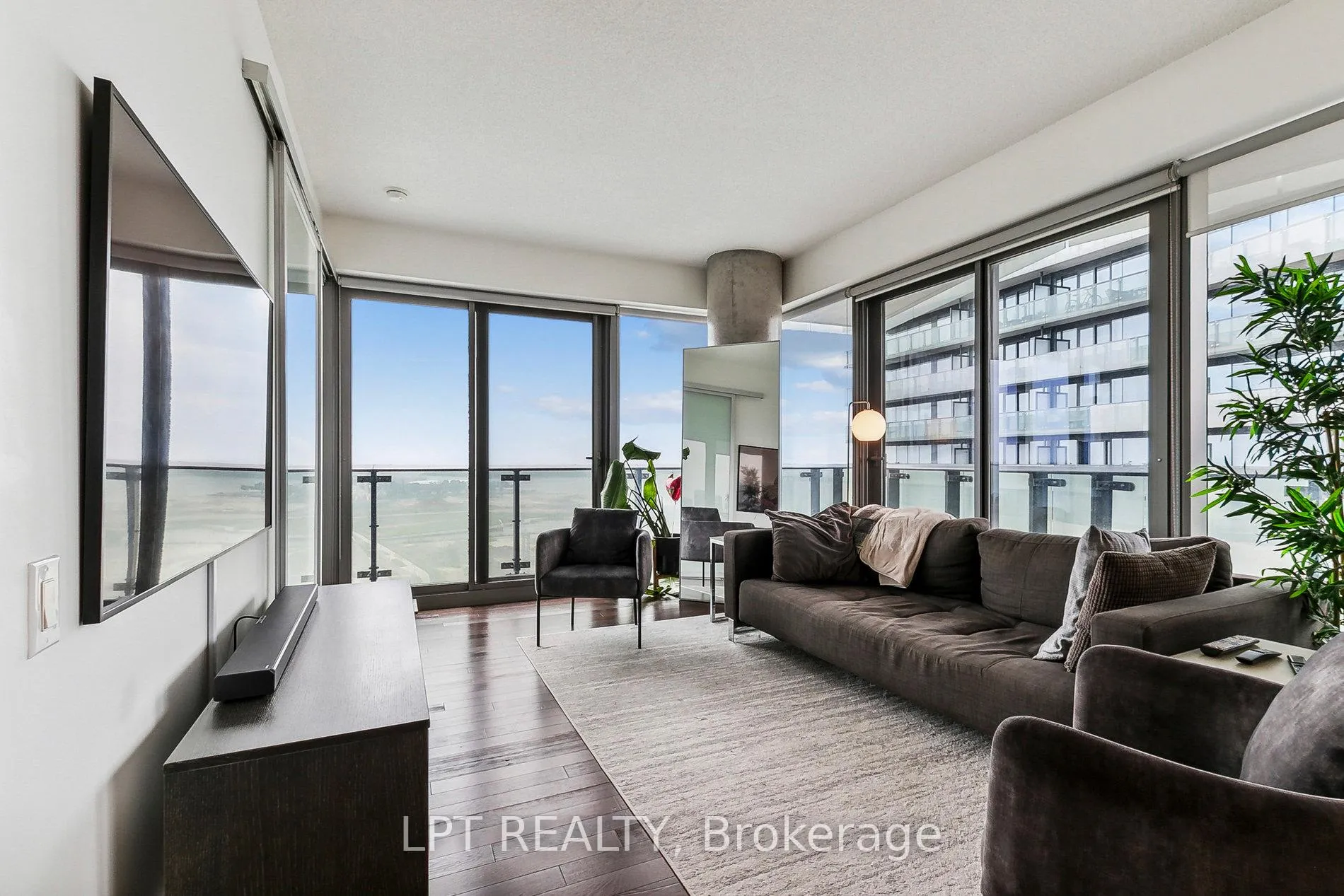 Photo 2 of Unit 1510, 390 Cherry Street, Toronto, Waterfront Communities — HOMEH