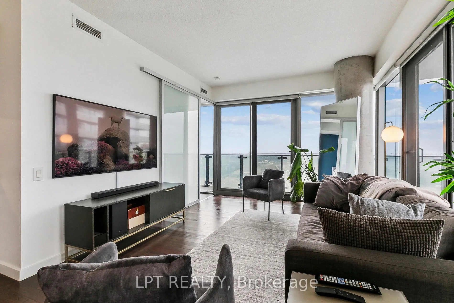 Photo 3 of Unit 1510, 390 Cherry Street, Toronto, Waterfront Communities — HOMEH