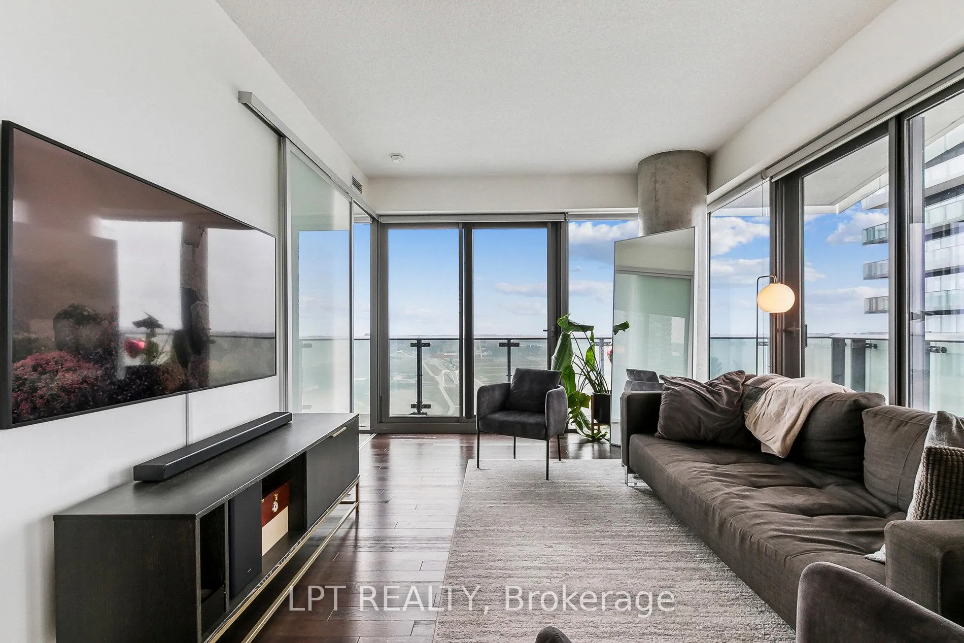 Photo 4 of Unit 1510, 390 Cherry Street, Toronto, Waterfront Communities — HOMEH