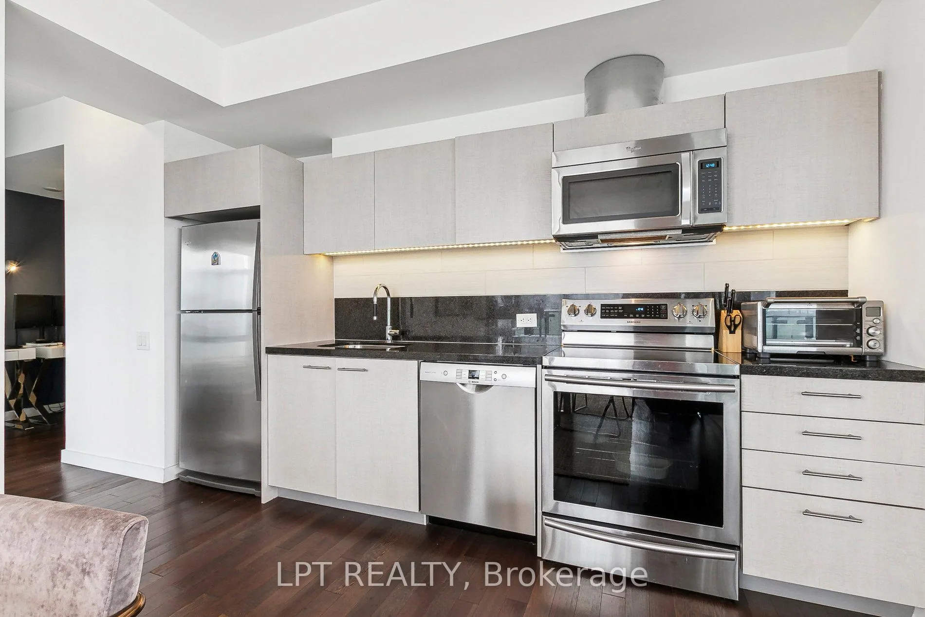 Photo 8 of Unit 1510, 390 Cherry Street, Toronto, Waterfront Communities — HOMEH