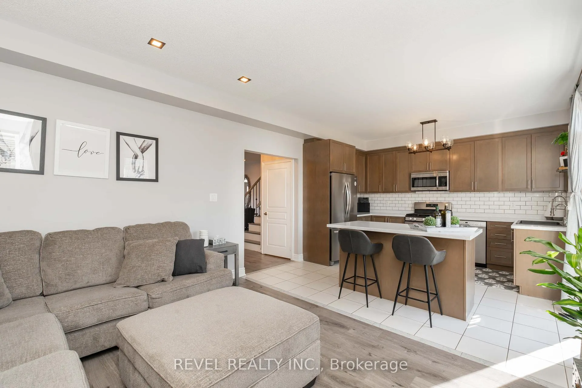Photo 4 of 18 Jackson Drive, New Tecumseth, Tottenham — HOMEH