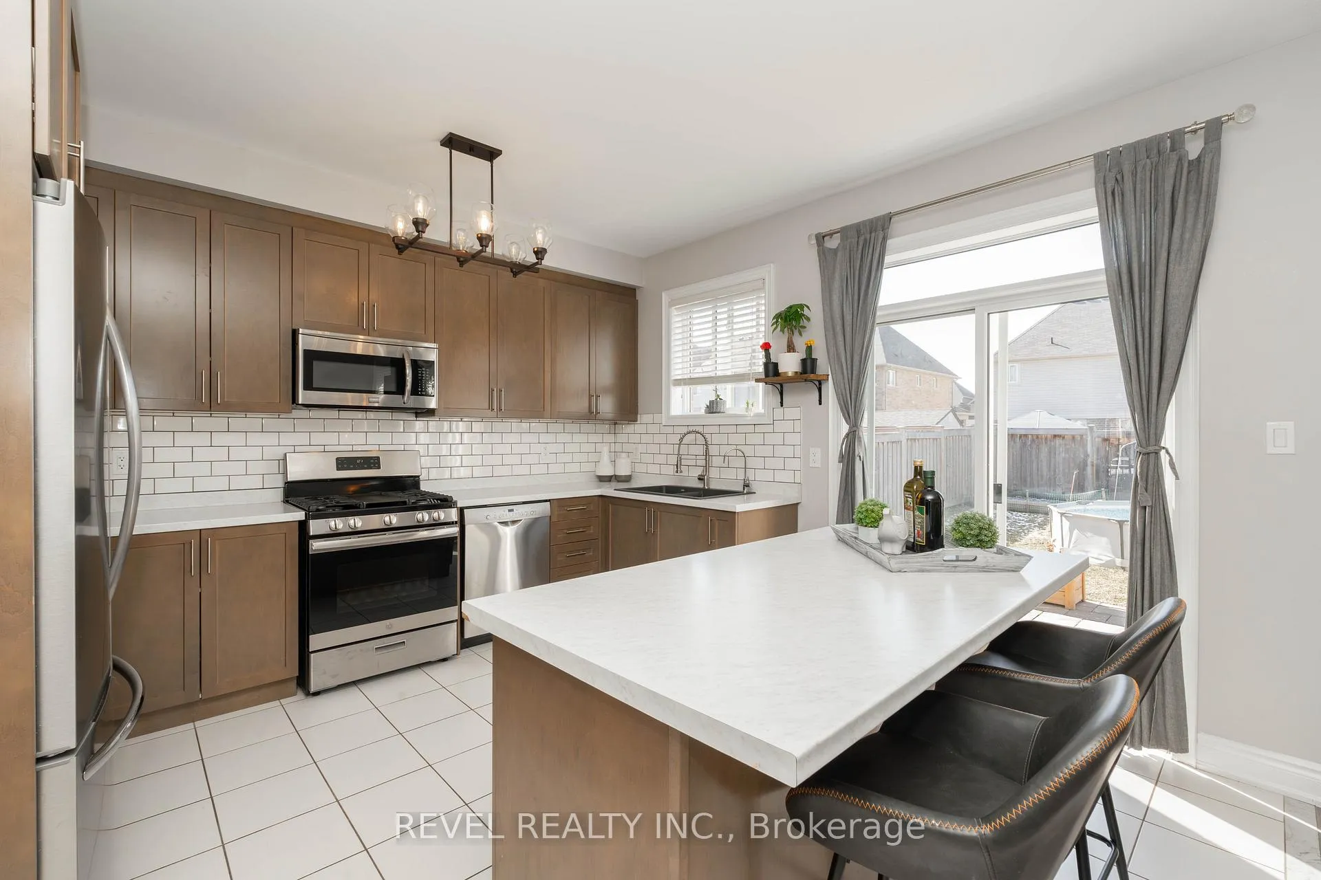 Photo 6 of 18 Jackson Drive, New Tecumseth, Tottenham — HOMEH