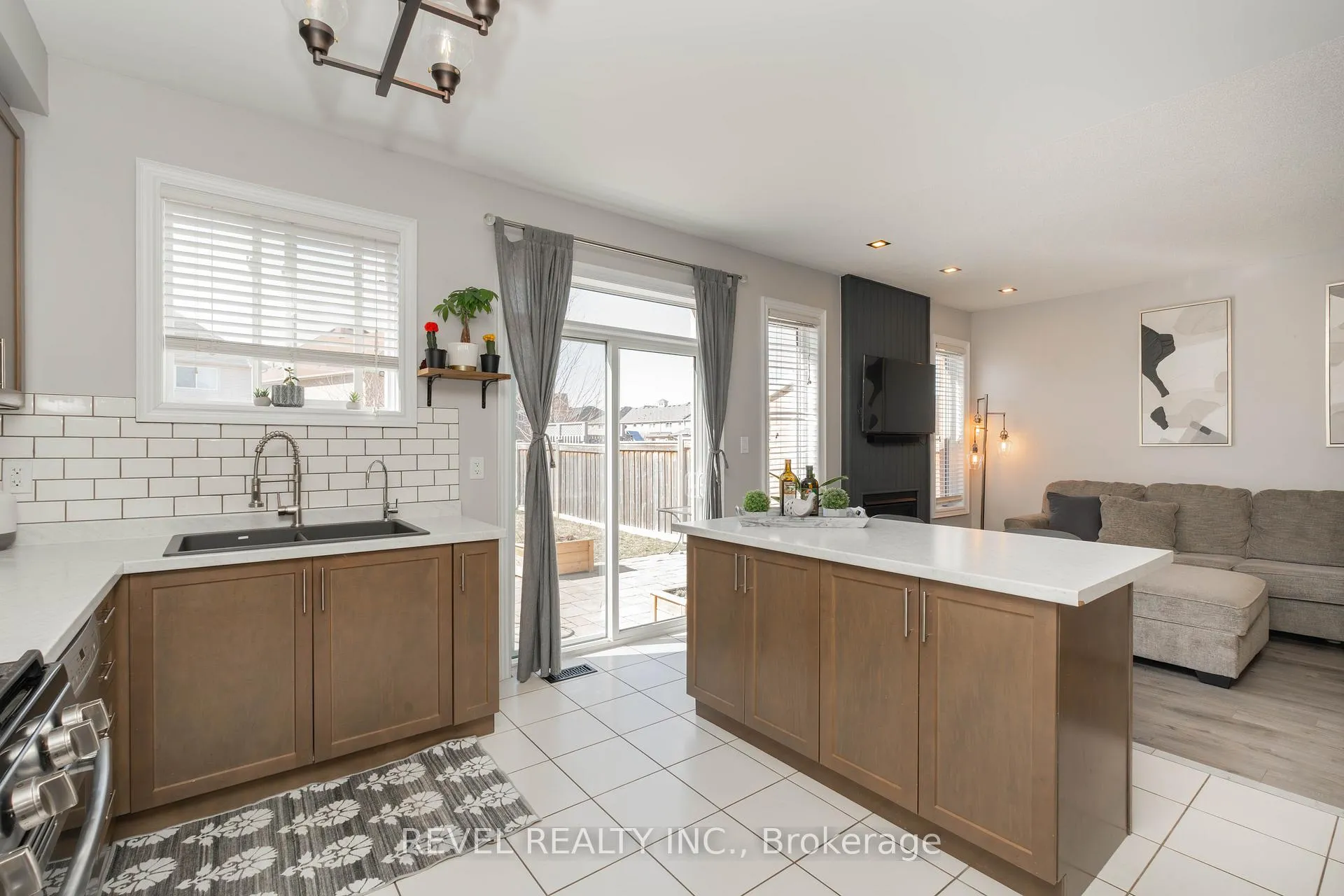 Photo 7 of 18 Jackson Drive, New Tecumseth, Tottenham — HOMEH