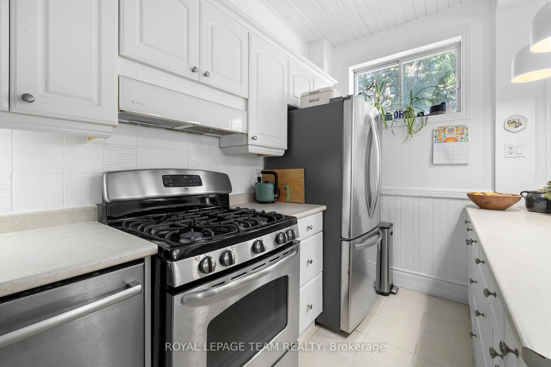 Photo 8 of 45 Springfield Road, Ottawa, Lindenlea — HOMEH