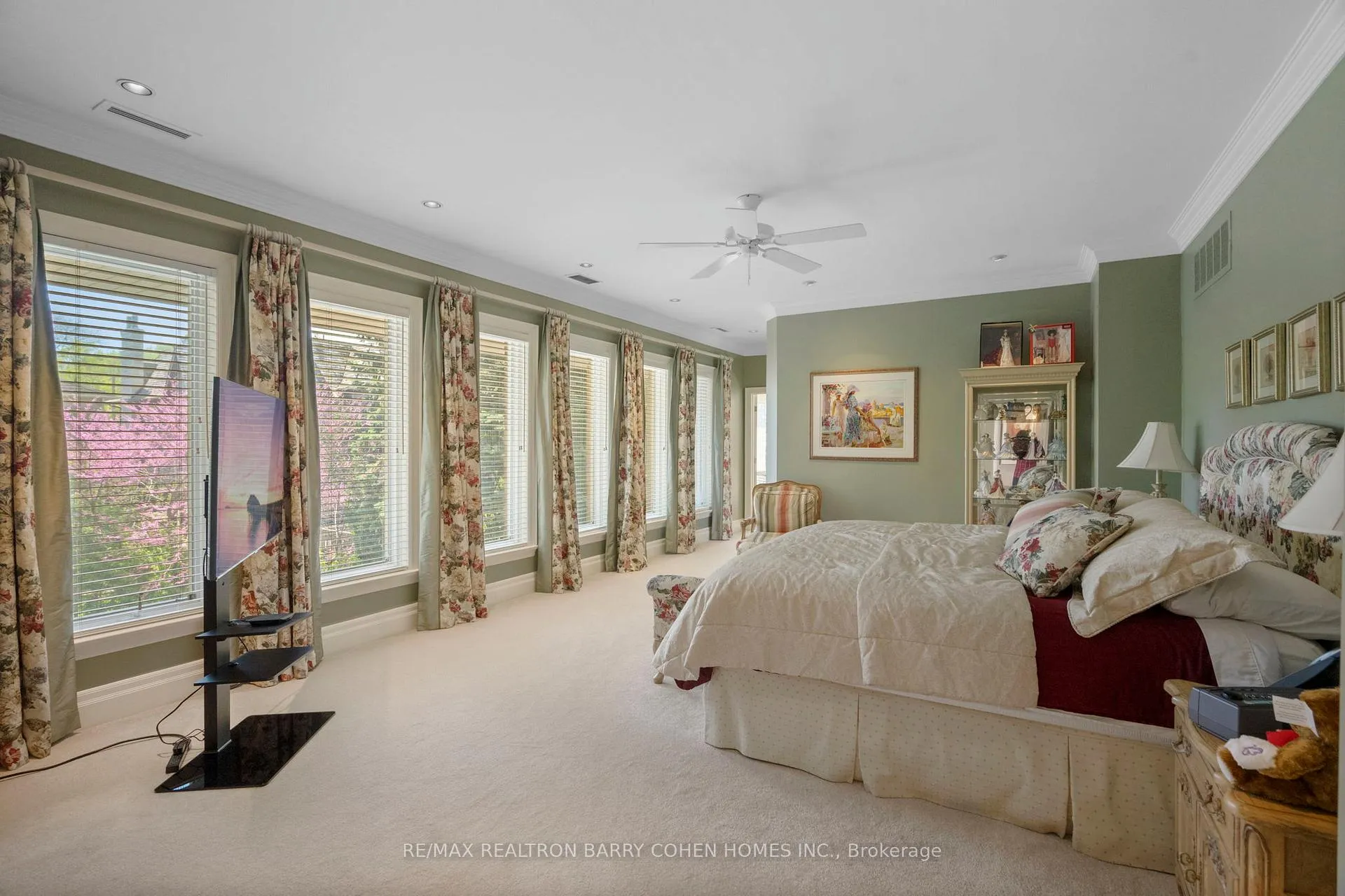 Photo 13 of 19 Vernham Avenue, North York, St. Andrew-Windfields — HOMEH