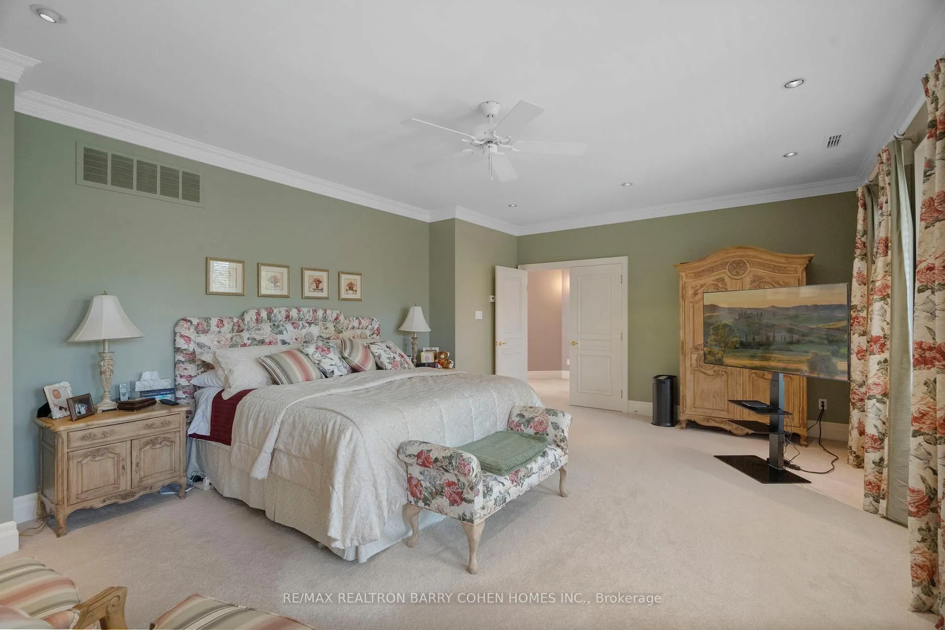 Photo 14 of 19 Vernham Avenue, North York, St. Andrew-Windfields — HOMEH