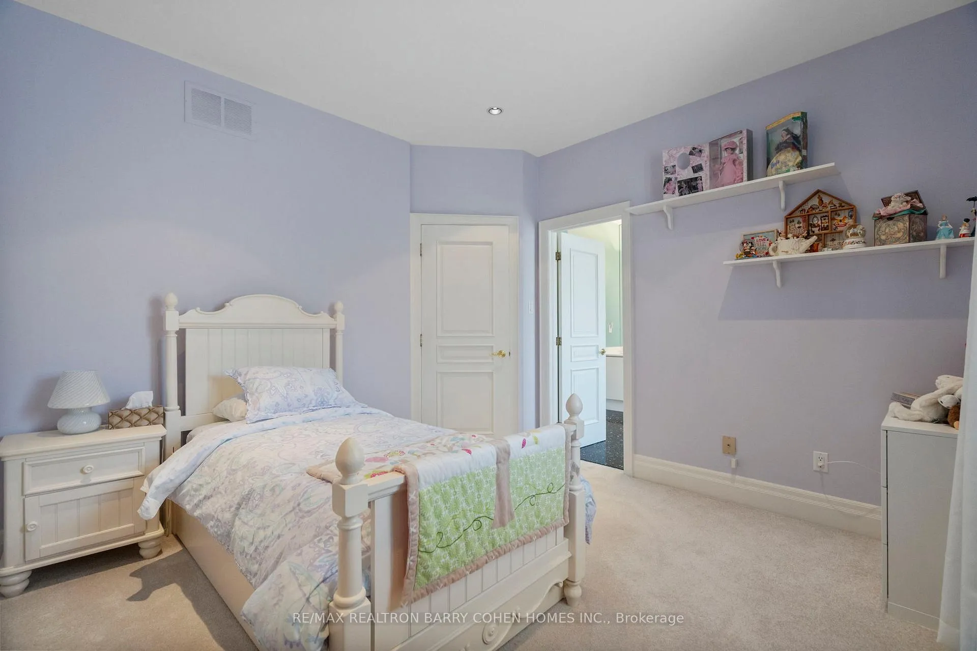 Photo 17 of 19 Vernham Avenue, North York, St. Andrew-Windfields — HOMEH