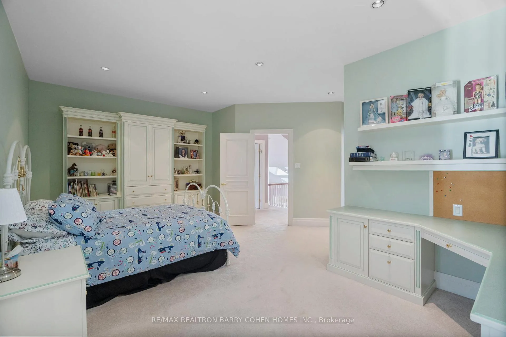 Photo 18 of 19 Vernham Avenue, North York, St. Andrew-Windfields — HOMEH
