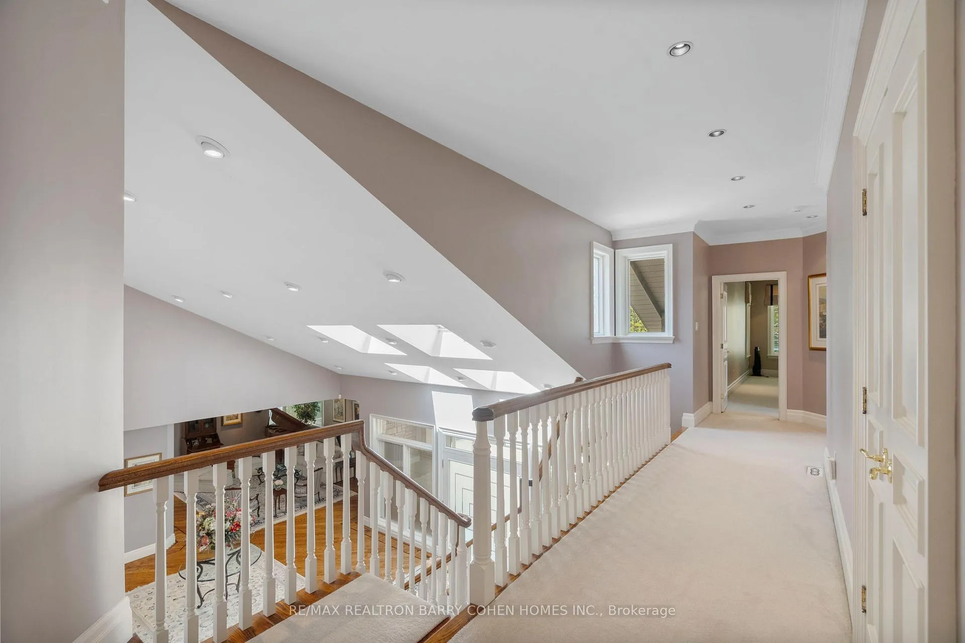 Photo 21 of 19 Vernham Avenue, North York, St. Andrew-Windfields — HOMEH