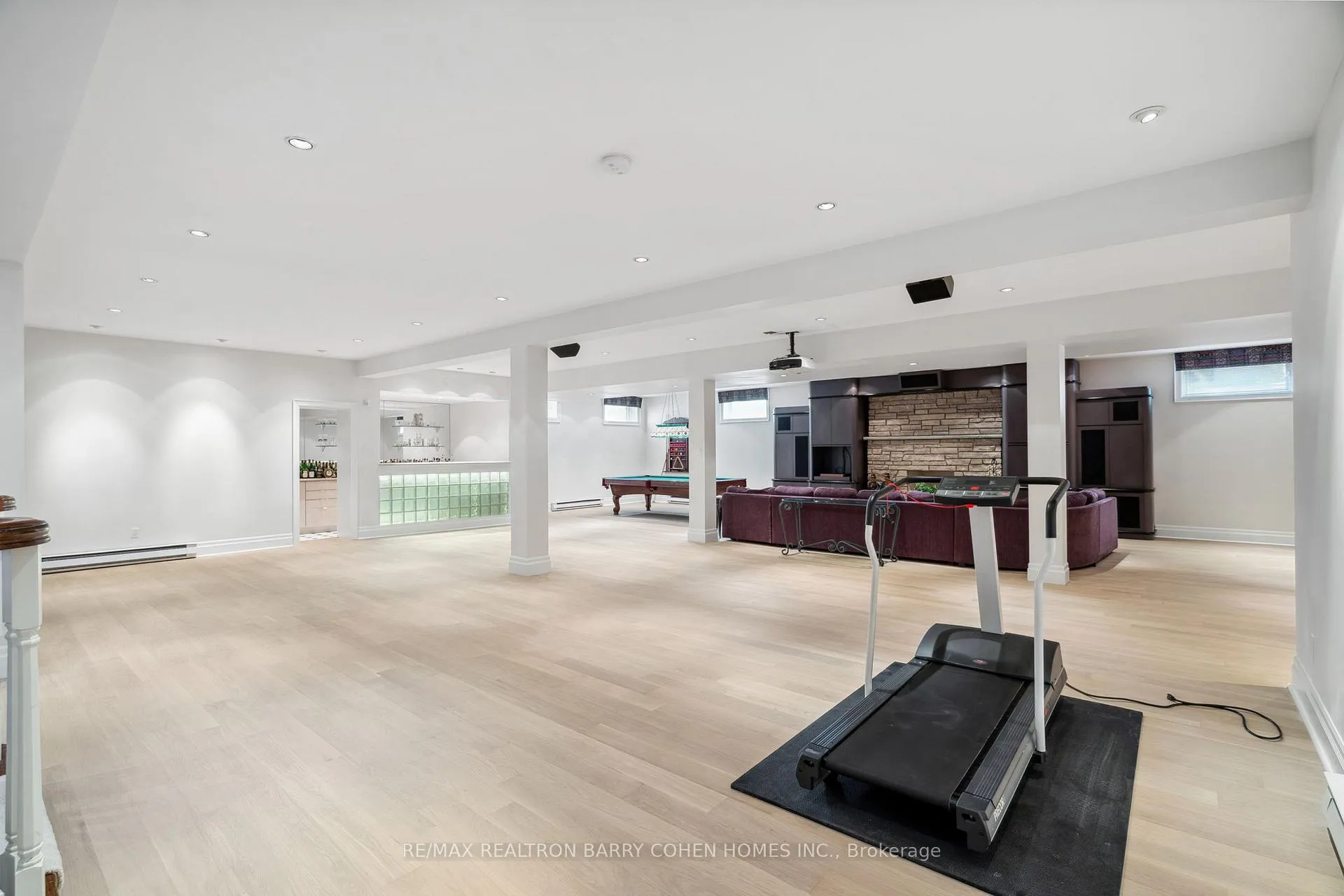 Photo 23 of 19 Vernham Avenue, North York, St. Andrew-Windfields — HOMEH