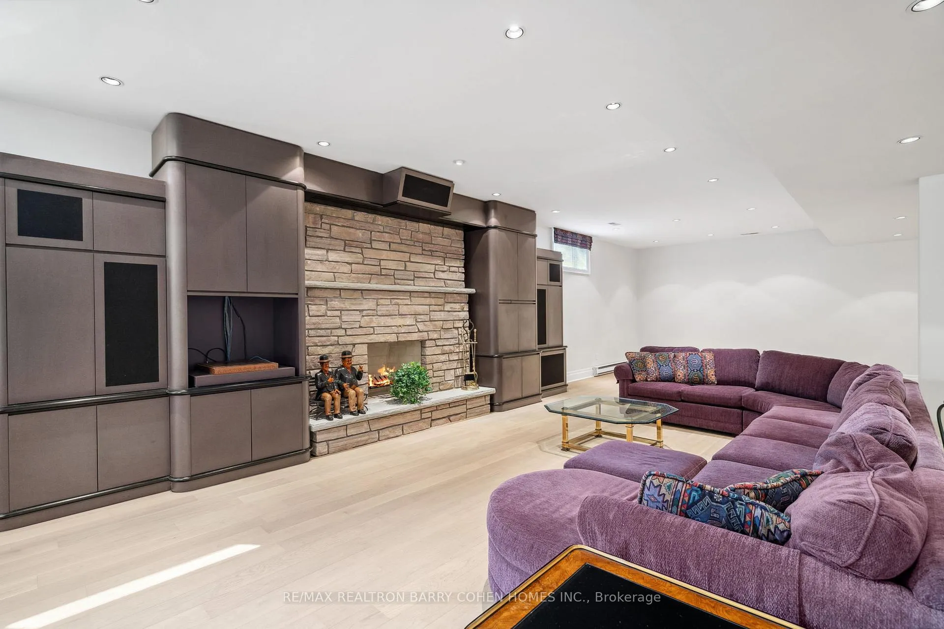Photo 26 of 19 Vernham Avenue, North York, St. Andrew-Windfields — HOMEH
