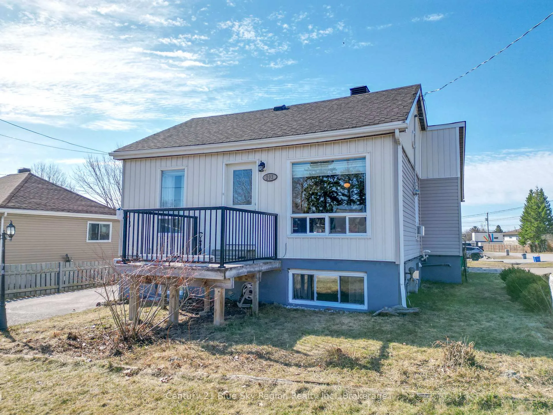 Photo 2 of 203 Hillcrest Avenue, North Bay, Central — HOMEH