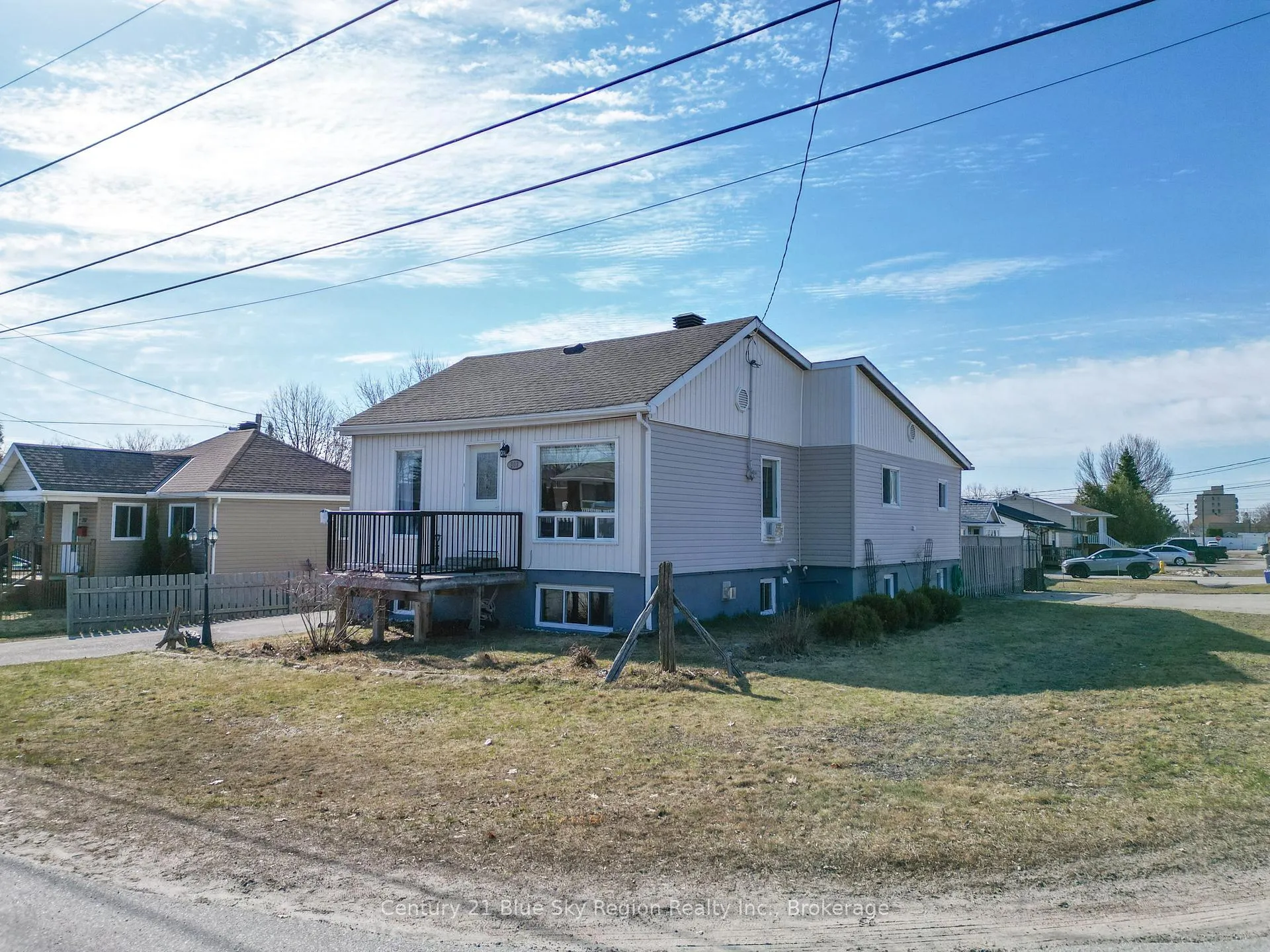 Photo 3 of 203 Hillcrest Avenue, North Bay, Central — HOMEH