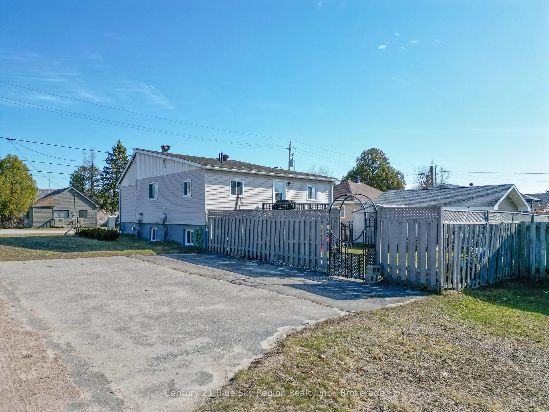 Photo 7 of 203 Hillcrest Avenue, North Bay, Central — HOMEH