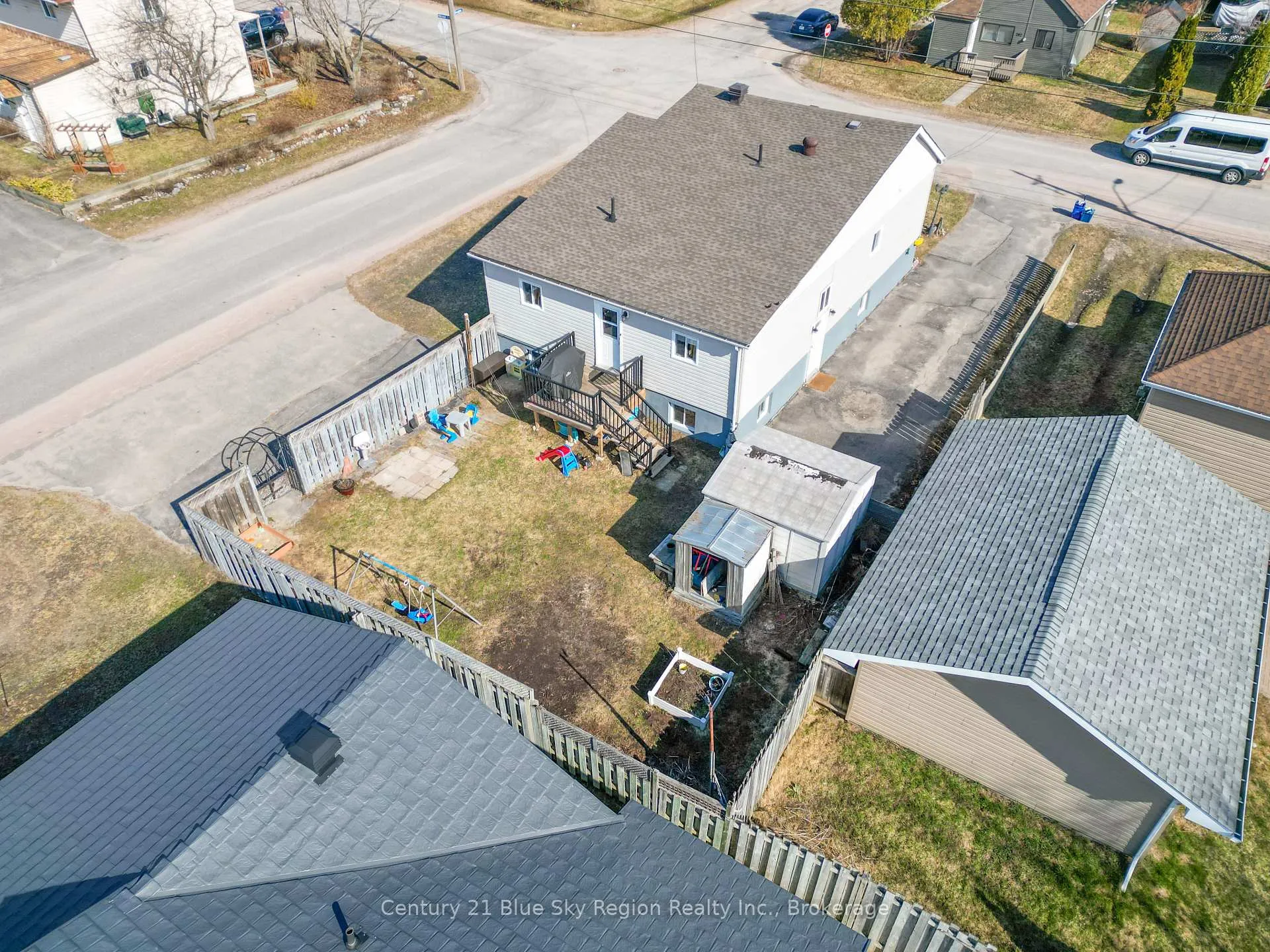 Photo 8 of 203 Hillcrest Avenue, North Bay, Central — HOMEH