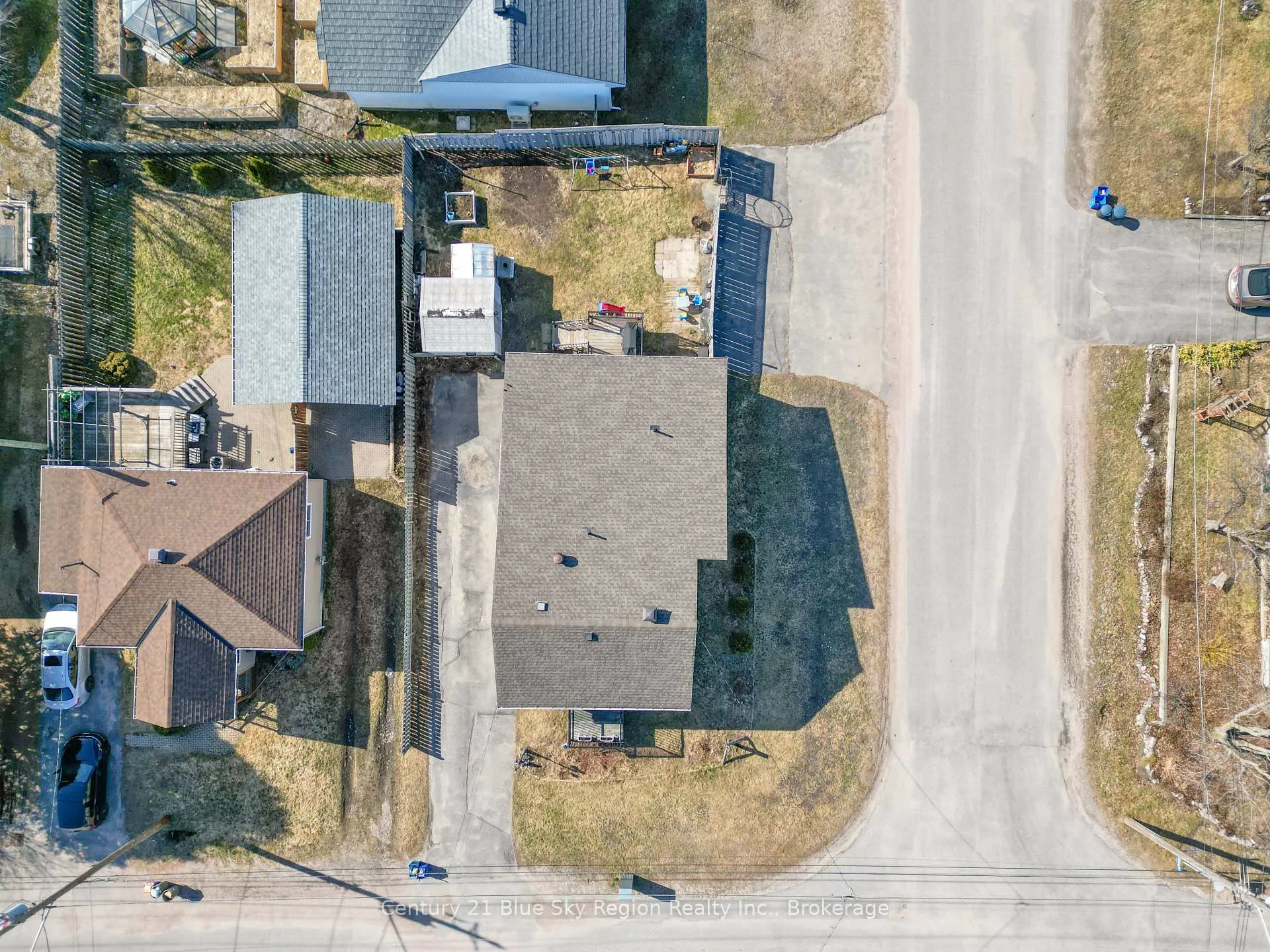 Photo 11 of 203 Hillcrest Avenue, North Bay, Central — HOMEH