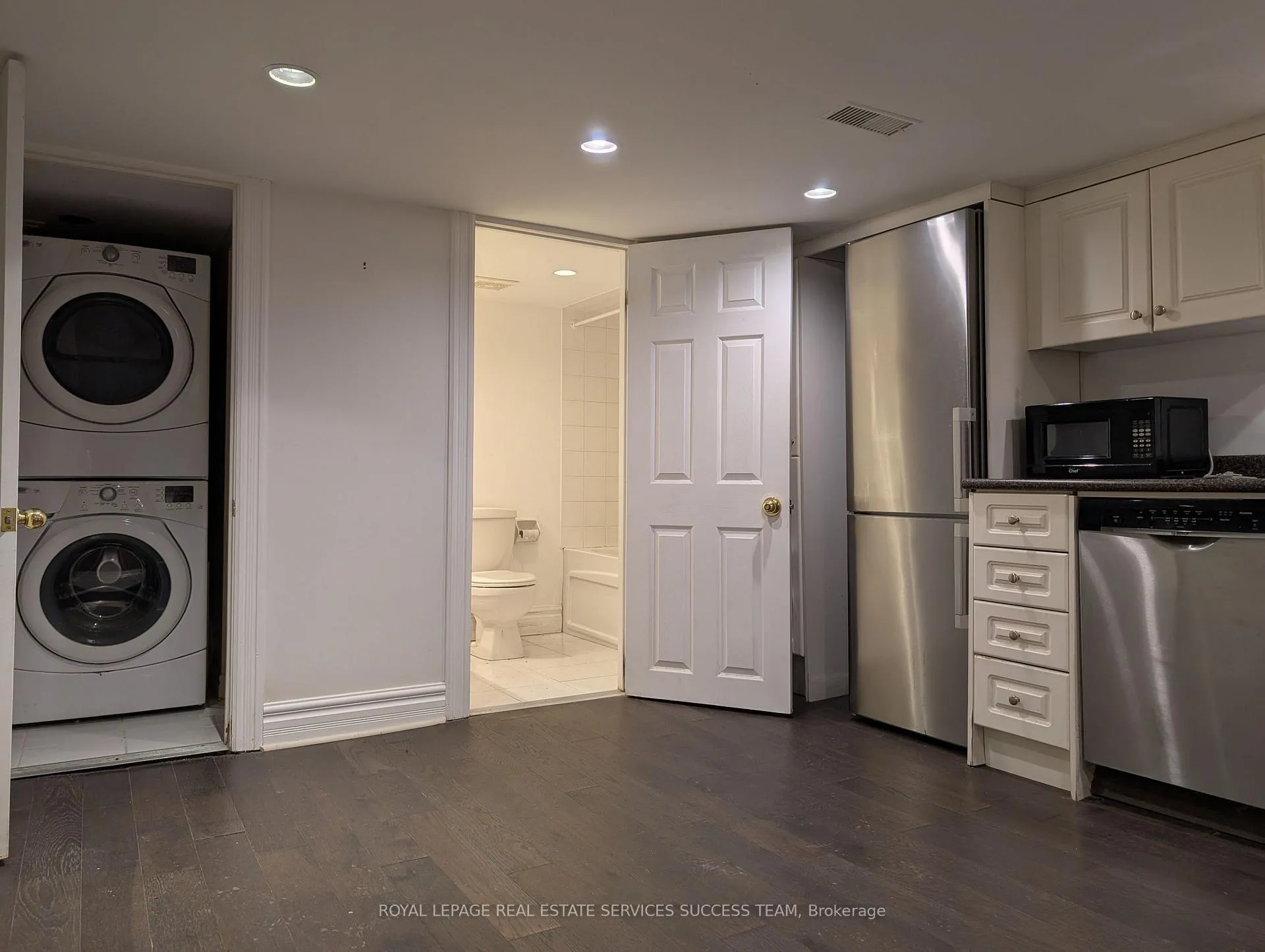 Photo 3 of Unit Basement, 494 Summerhill Avenue, Toronto, Rosedale-Moore Park — HOMEH