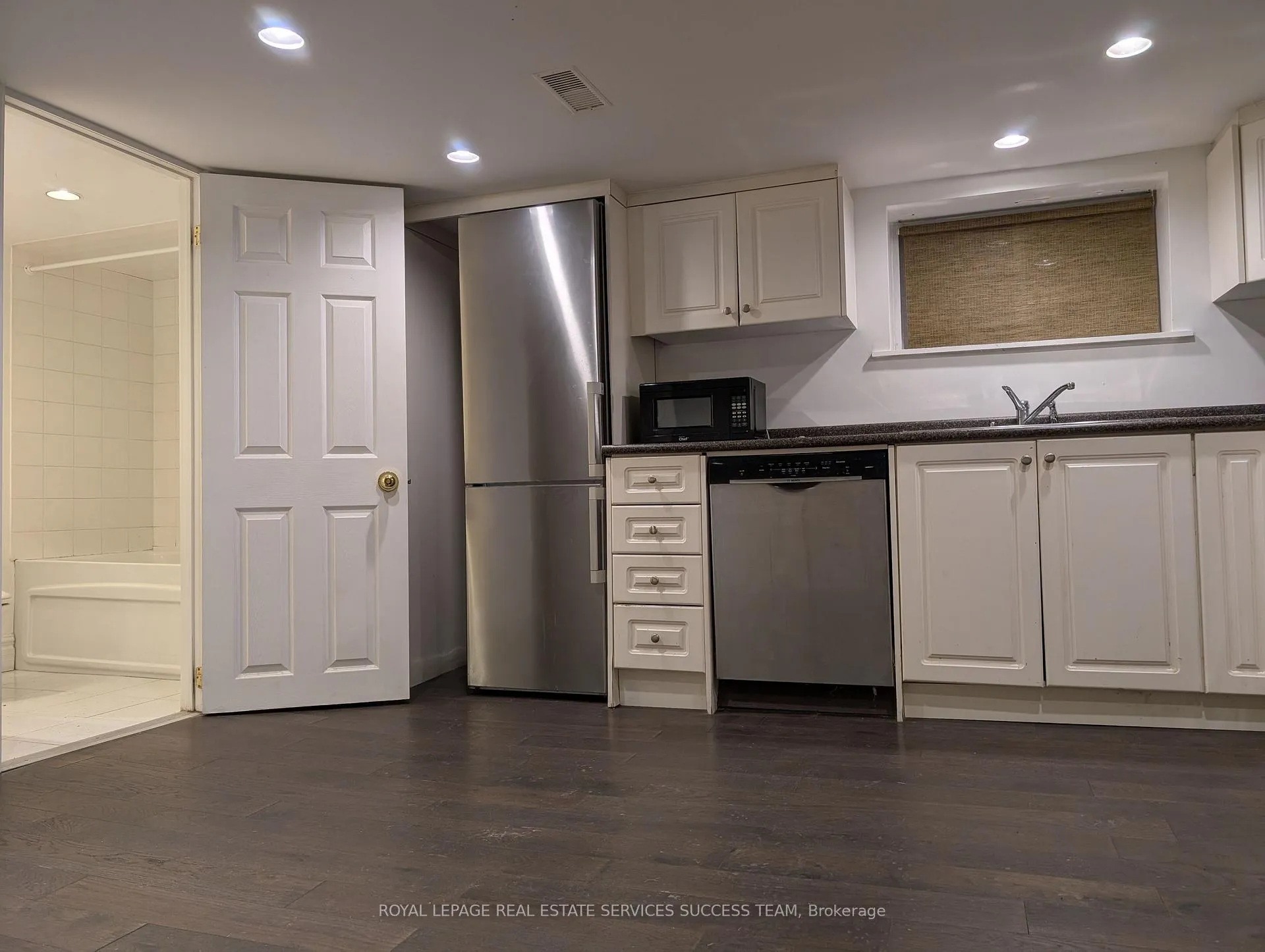 Photo 4 of Unit Basement, 494 Summerhill Avenue, Toronto, Rosedale-Moore Park — HOMEH