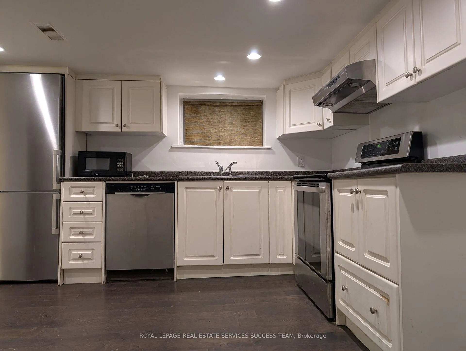 Photo 5 of Unit Basement, 494 Summerhill Avenue, Toronto, Rosedale-Moore Park — HOMEH