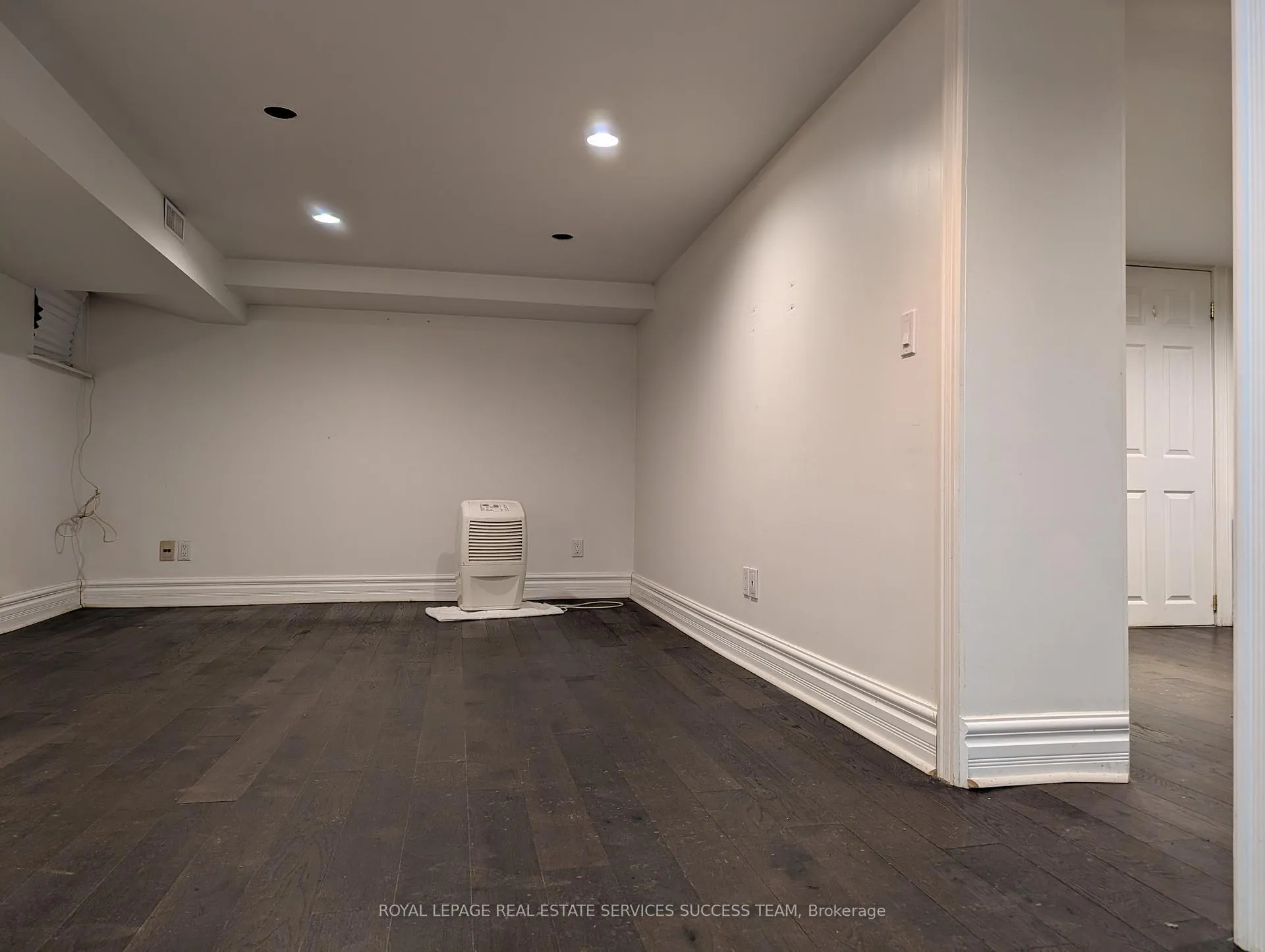 Photo 6 of Unit Basement, 494 Summerhill Avenue, Toronto, Rosedale-Moore Park — HOMEH