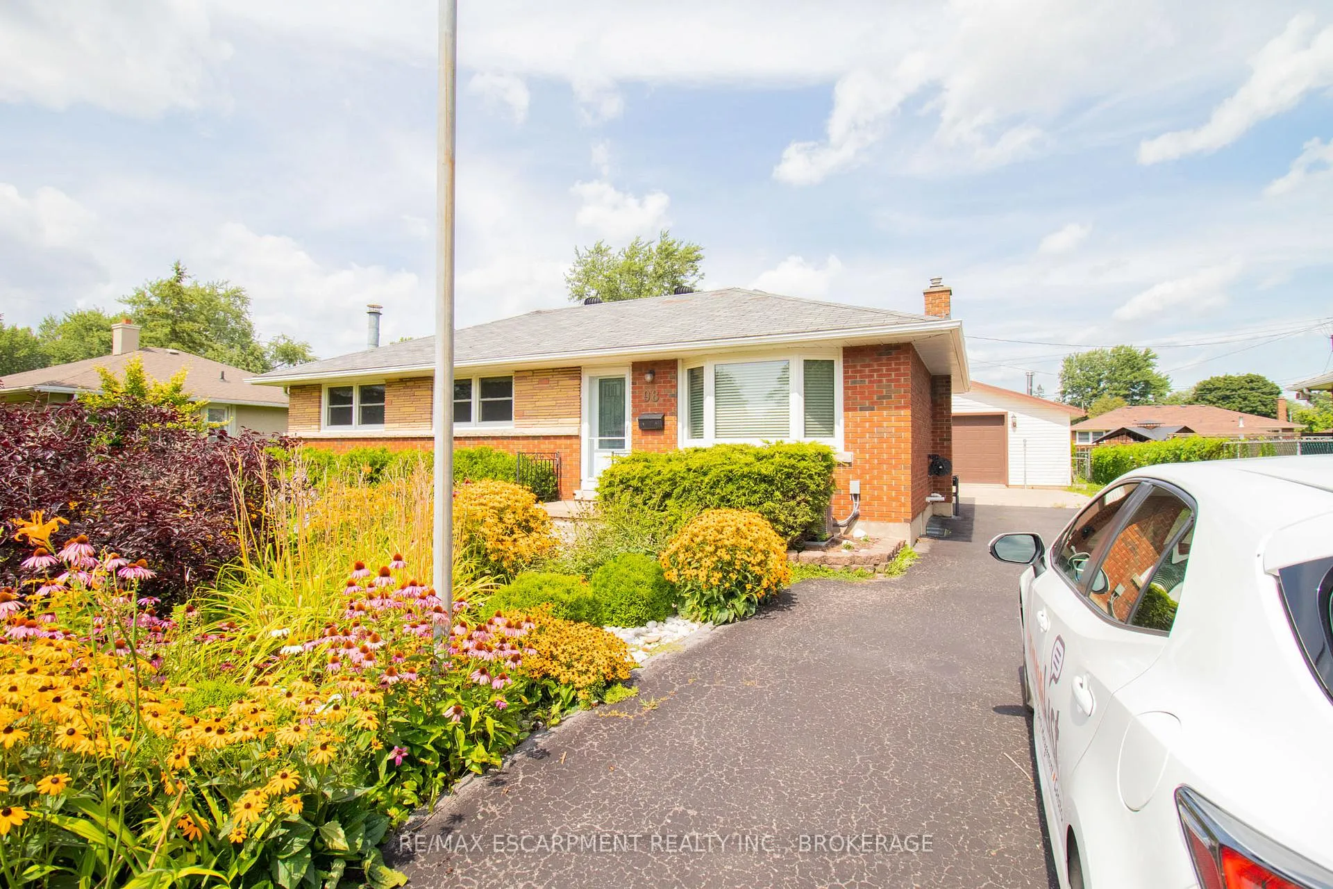 Photo 1 of Unit 1, 98 James Street E, Welland, Dain City — HOMEH