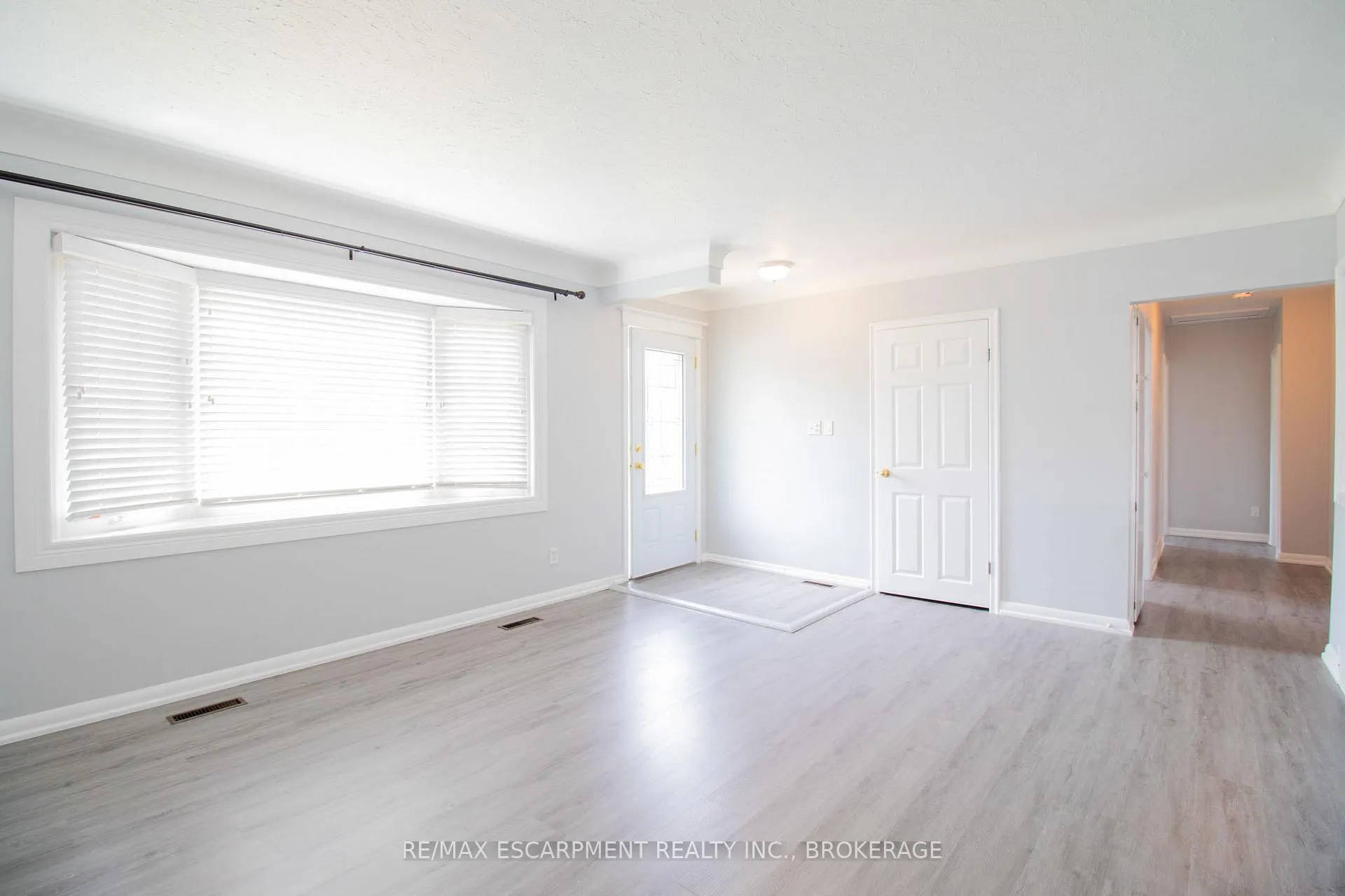Photo 2 of Unit 1, 98 James Street E, Welland, Dain City — HOMEH