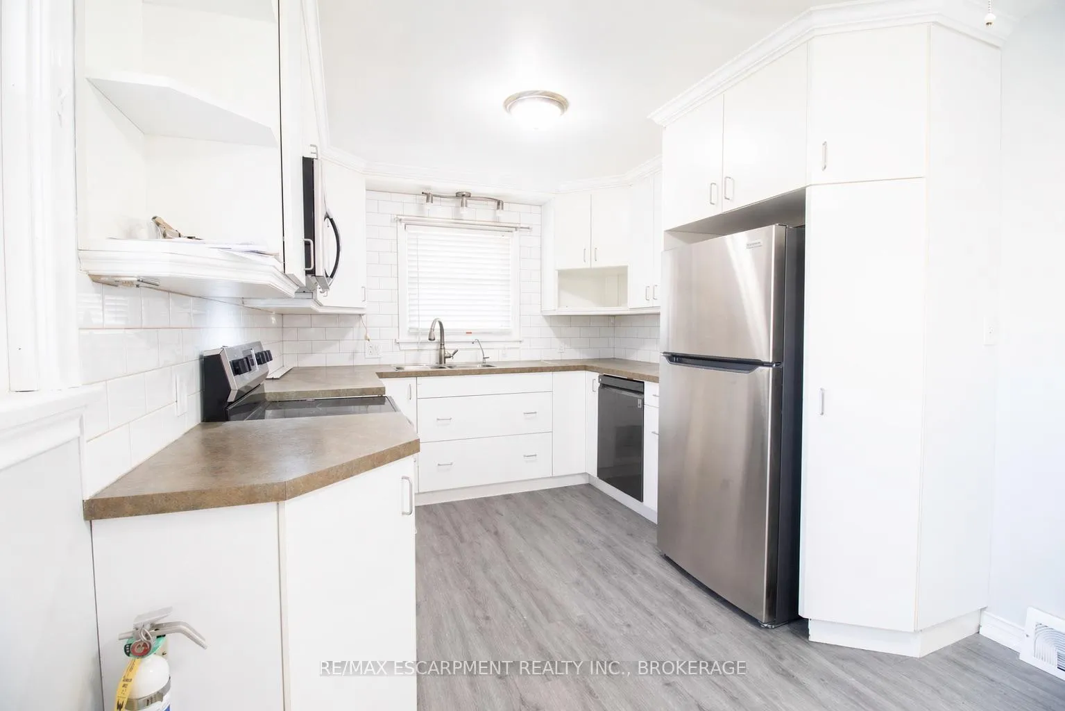 Photo 7 of Unit 1, 98 James Street E, Welland, Dain City — HOMEH