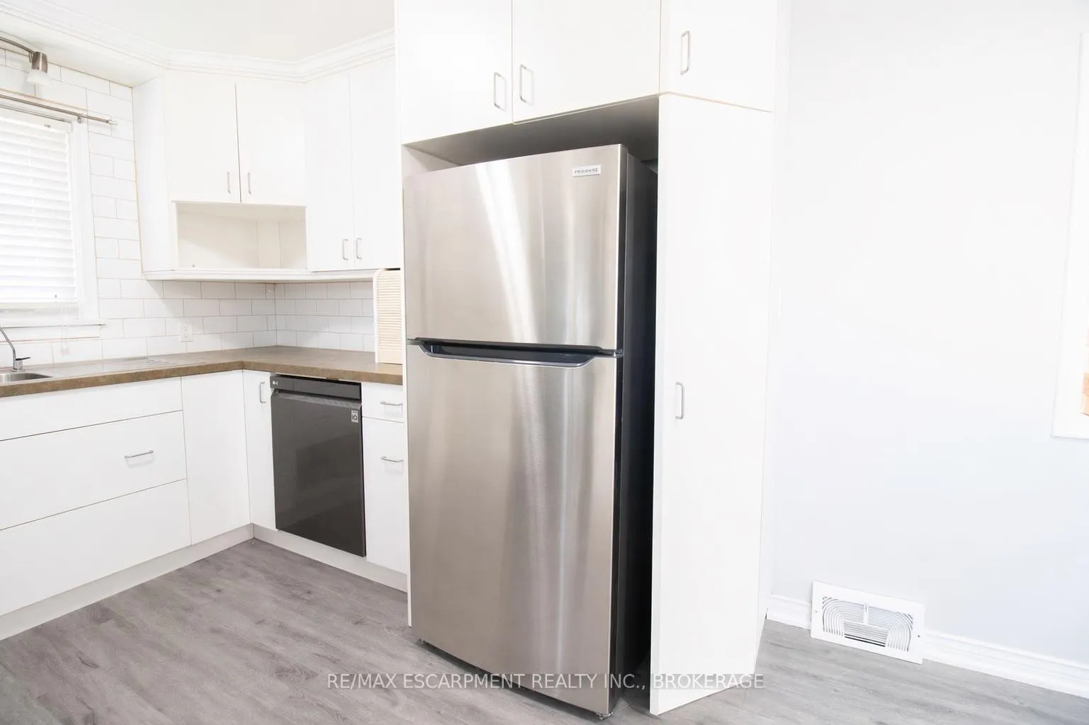Photo 8 of Unit 1, 98 James Street E, Welland, Dain City — HOMEH