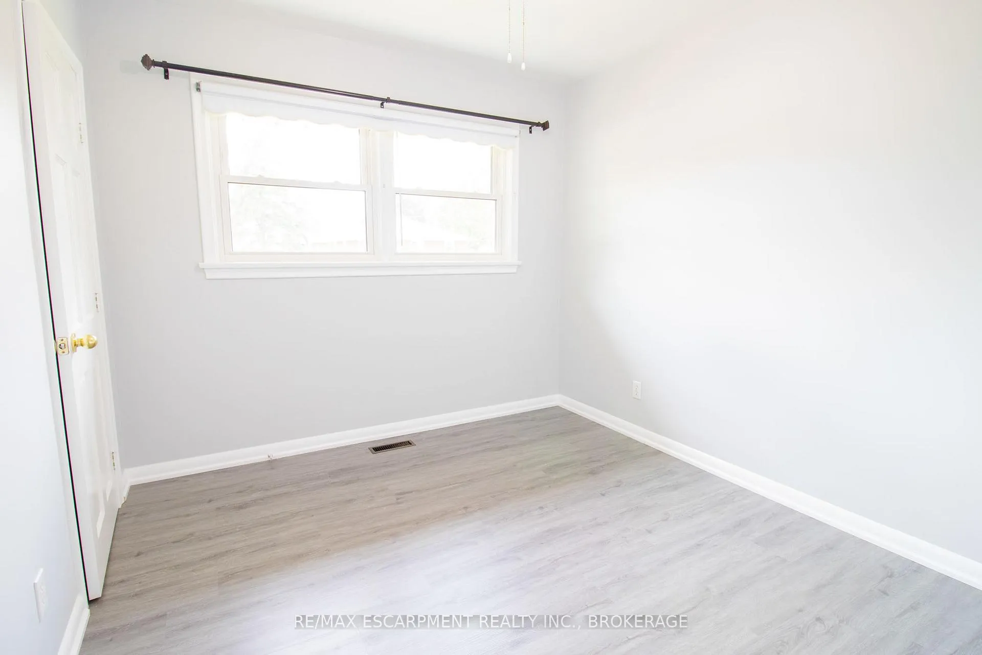 Photo 9 of Unit 1, 98 James Street E, Welland, Dain City — HOMEH