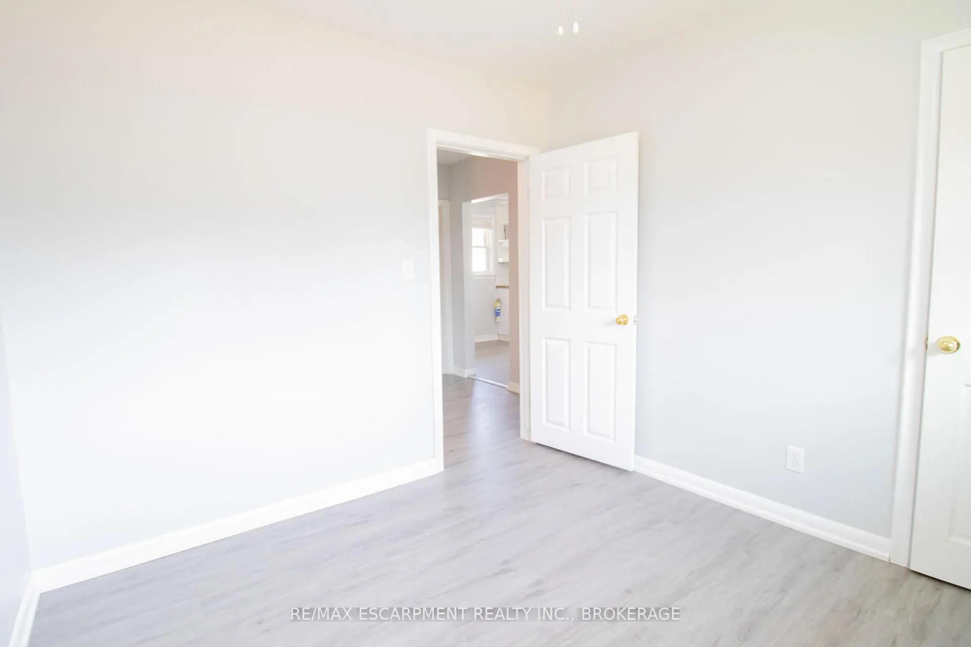 Photo 10 of Unit 1, 98 James Street E, Welland, Dain City — HOMEH