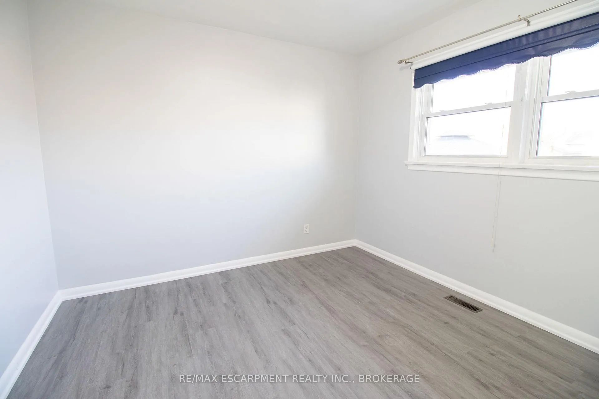 Photo 14 of Unit 1, 98 James Street E, Welland, Dain City — HOMEH