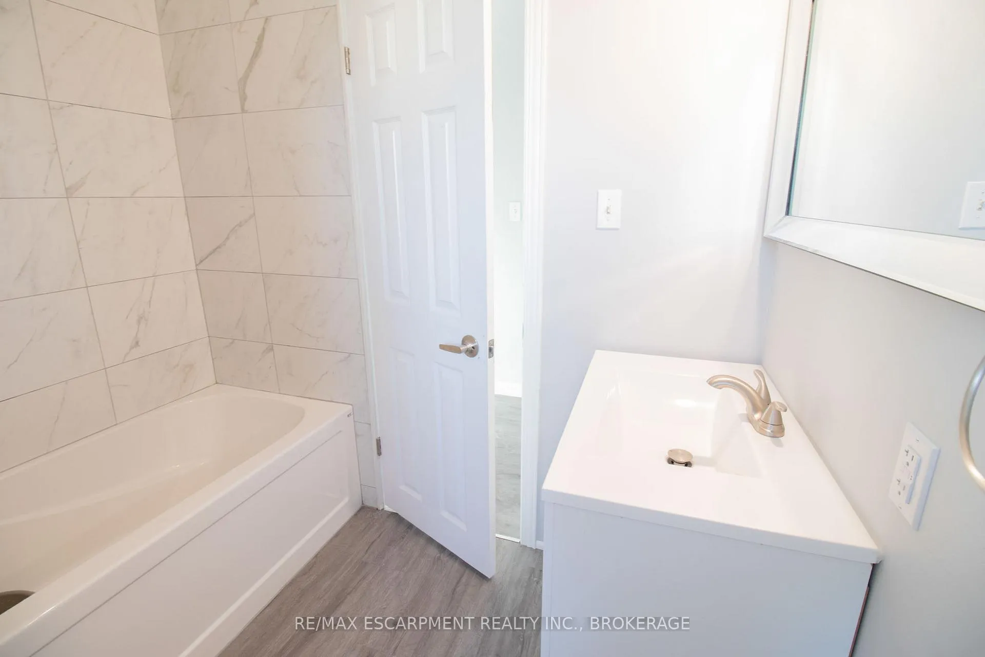 Photo 16 of Unit 1, 98 James Street E, Welland, Dain City — HOMEH