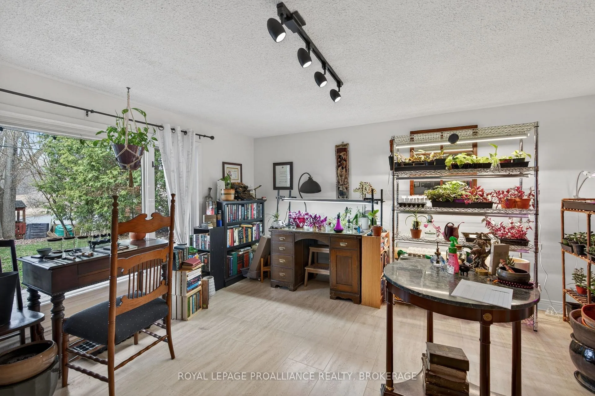 Photo 25 of 727 Aylmer Crescent, Kingston, South of Taylor-Kidd Blvd — HOMEH