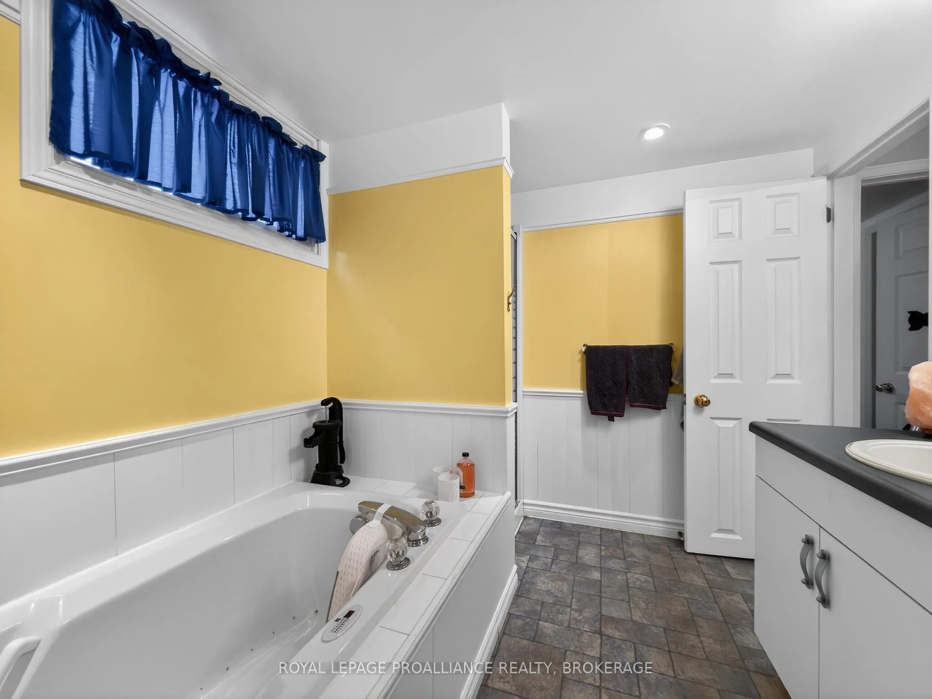 Photo 29 of 727 Aylmer Crescent, Kingston, South of Taylor-Kidd Blvd — HOMEH
