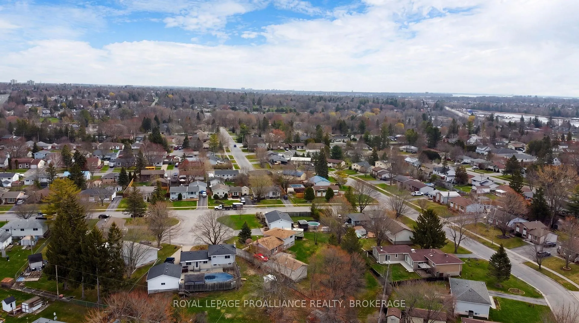 Photo 43 of 727 Aylmer Crescent, Kingston, South of Taylor-Kidd Blvd — HOMEH