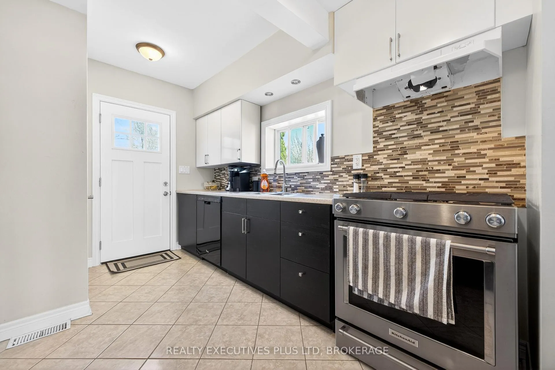 Photo 11 of 46 Doncaster Boulevard, St. Catharines, Fairview — HOMEH