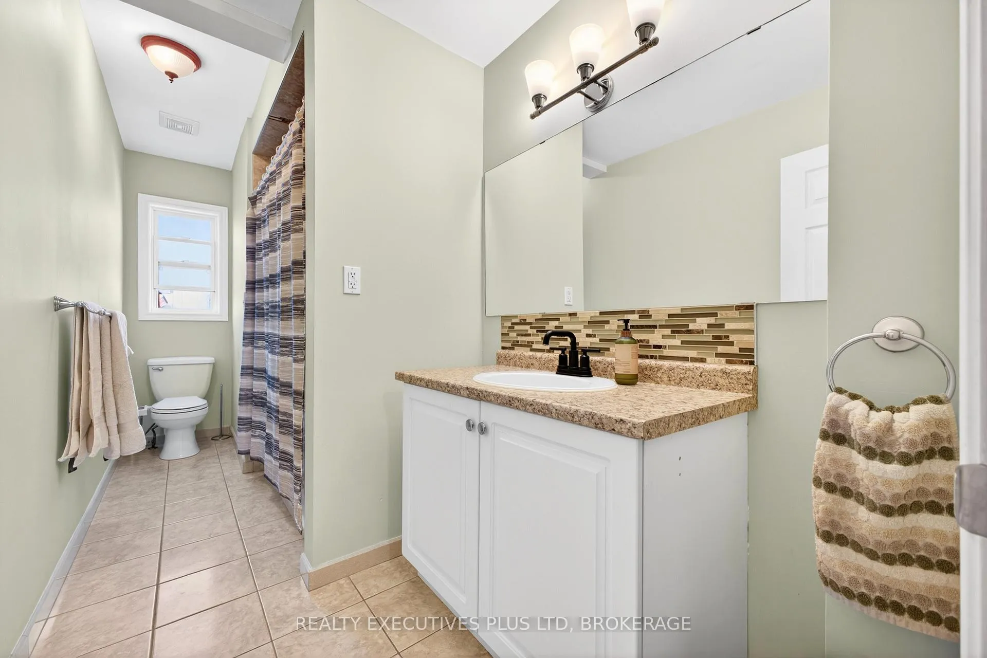 Photo 15 of 46 Doncaster Boulevard, St. Catharines, Fairview — HOMEH