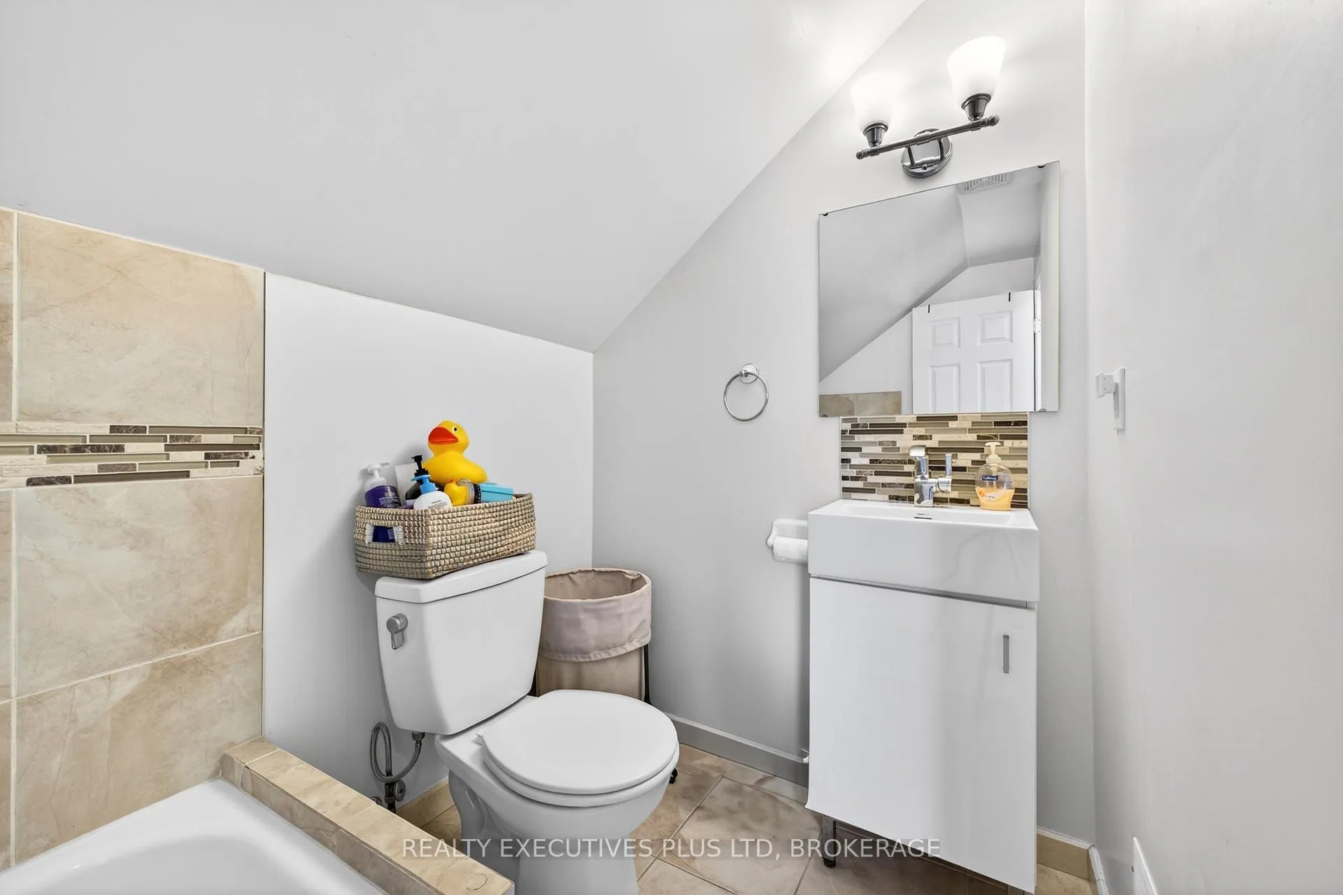 Photo 28 of 46 Doncaster Boulevard, St. Catharines, Fairview — HOMEH