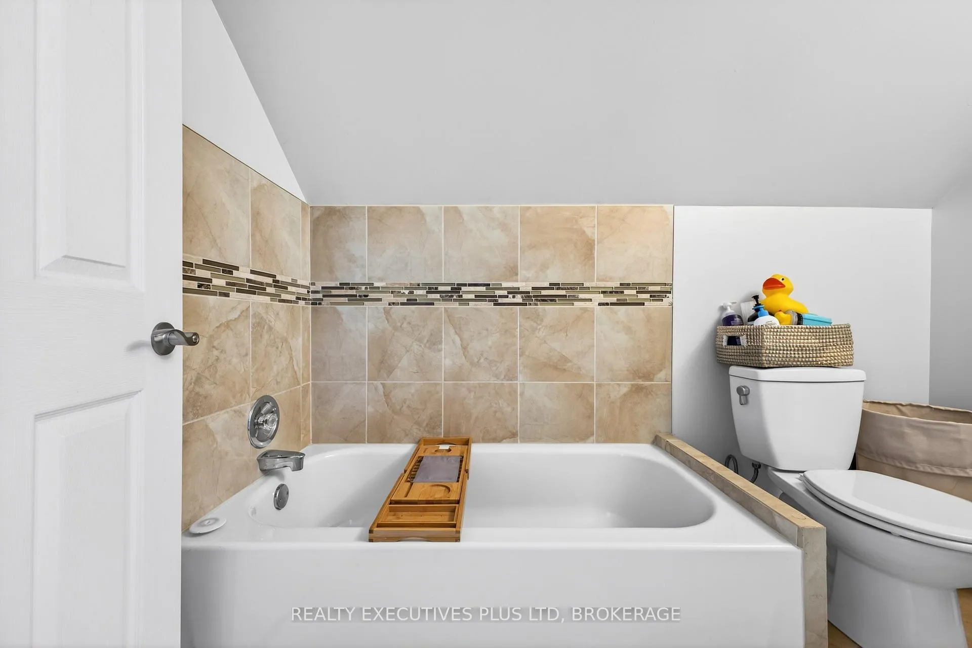 Photo 29 of 46 Doncaster Boulevard, St. Catharines, Fairview — HOMEH
