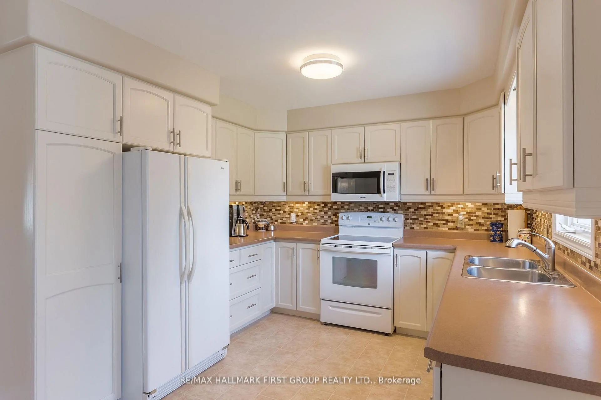 Photo 13 of 4 Bluewater Avenue, Kawartha Lakes, Fenelon — HOMEH