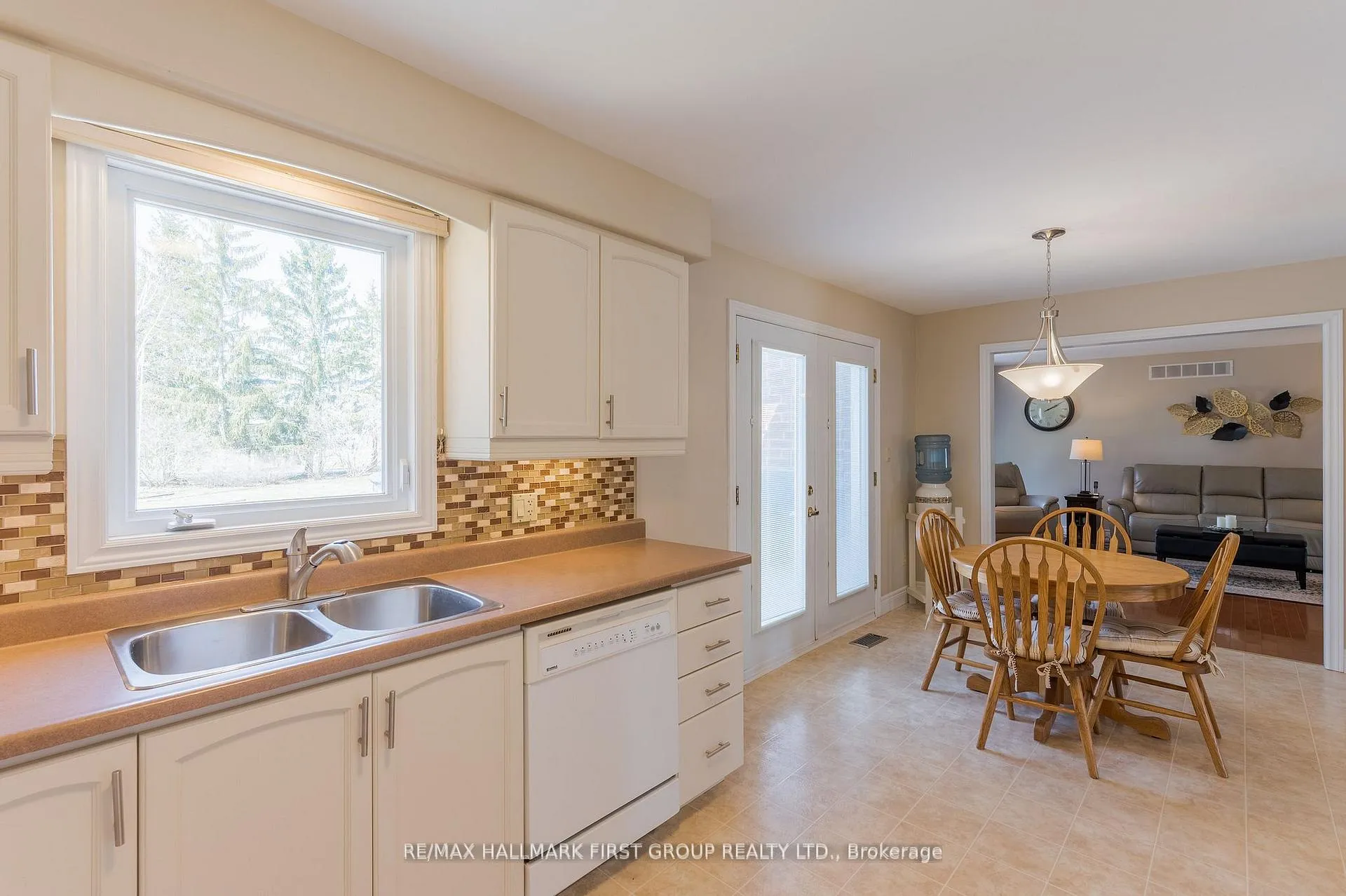 Photo 15 of 4 Bluewater Avenue, Kawartha Lakes, Fenelon — HOMEH