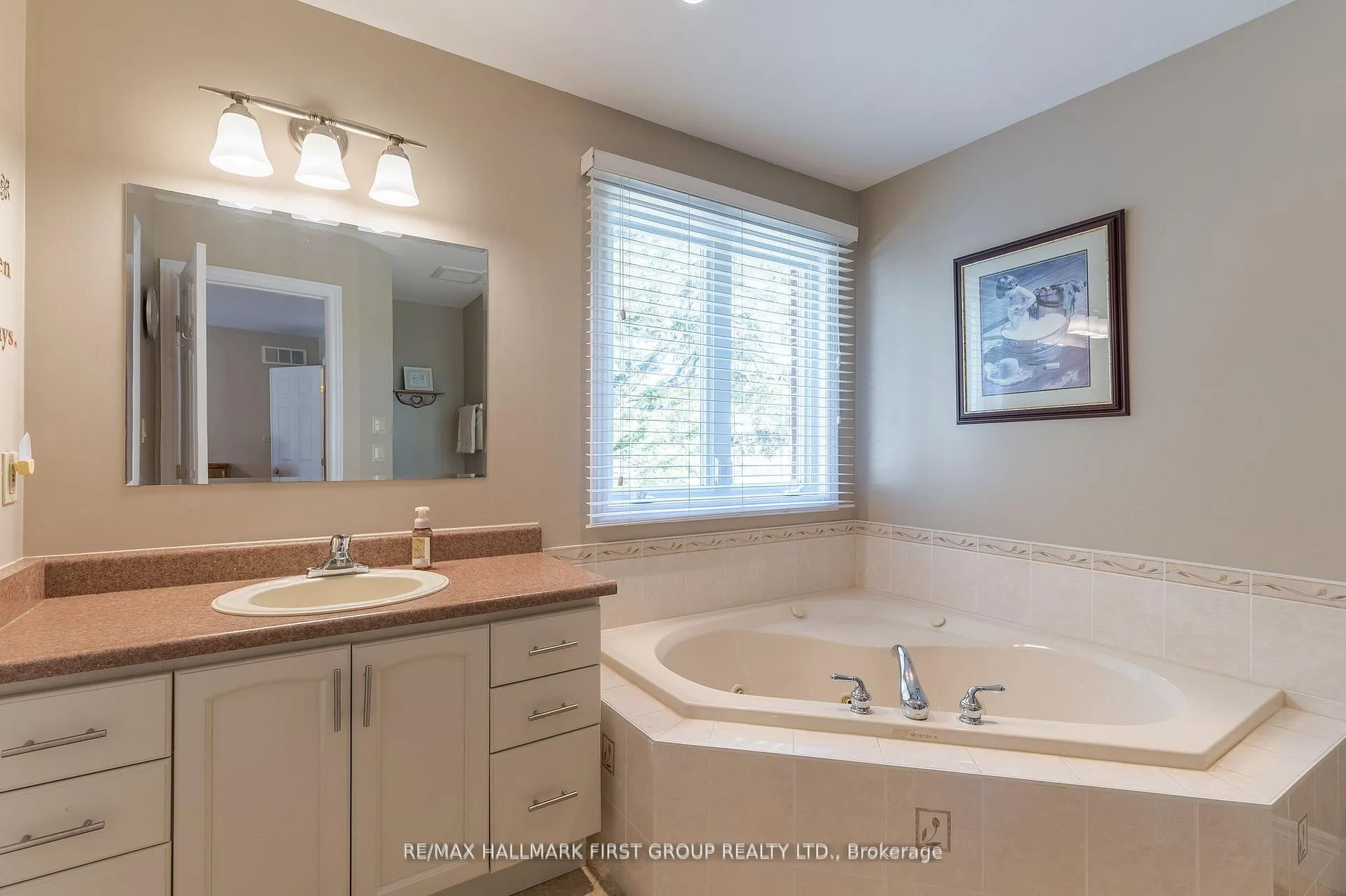 Photo 21 of 4 Bluewater Avenue, Kawartha Lakes, Fenelon — HOMEH