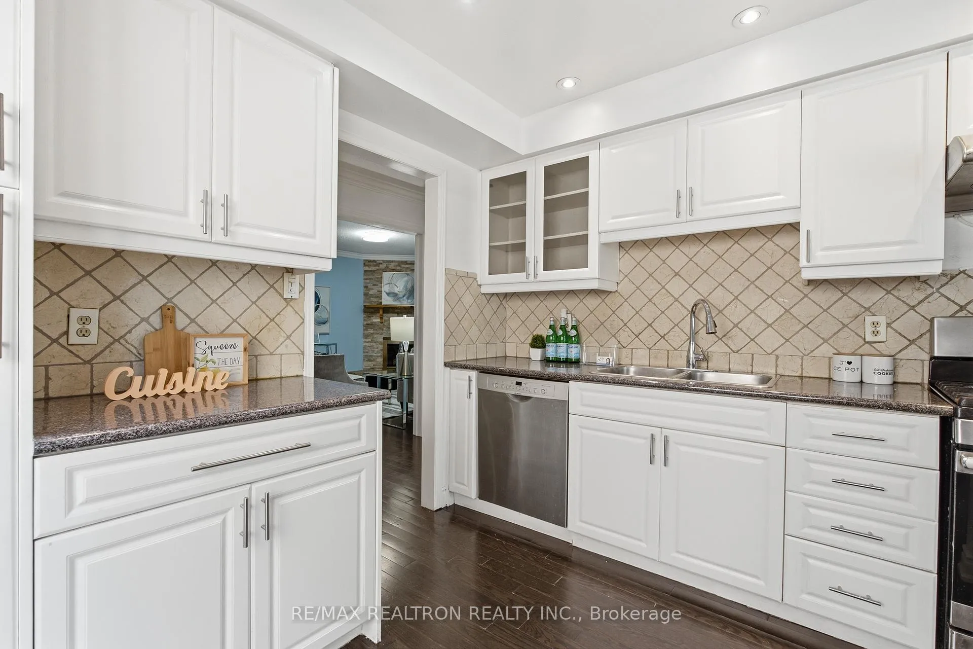Photo 8 of 150 Borrows Street, Vaughan, Lakeview Estates — HOMEH