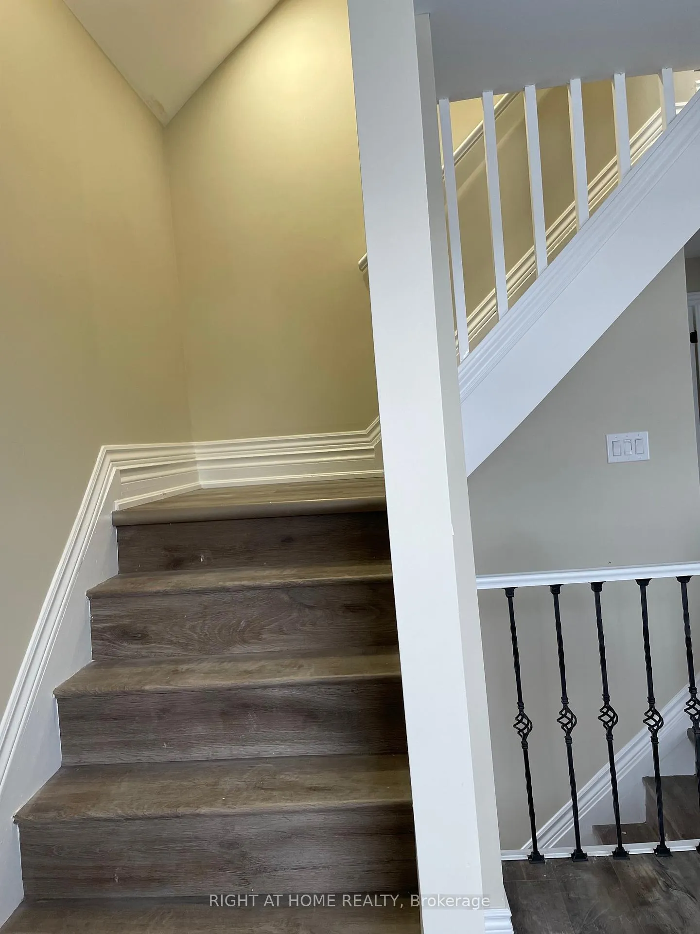 Photo 4 of Unit 2, 117 Huxley Avenue S, Hamilton, Delta — HOMEH