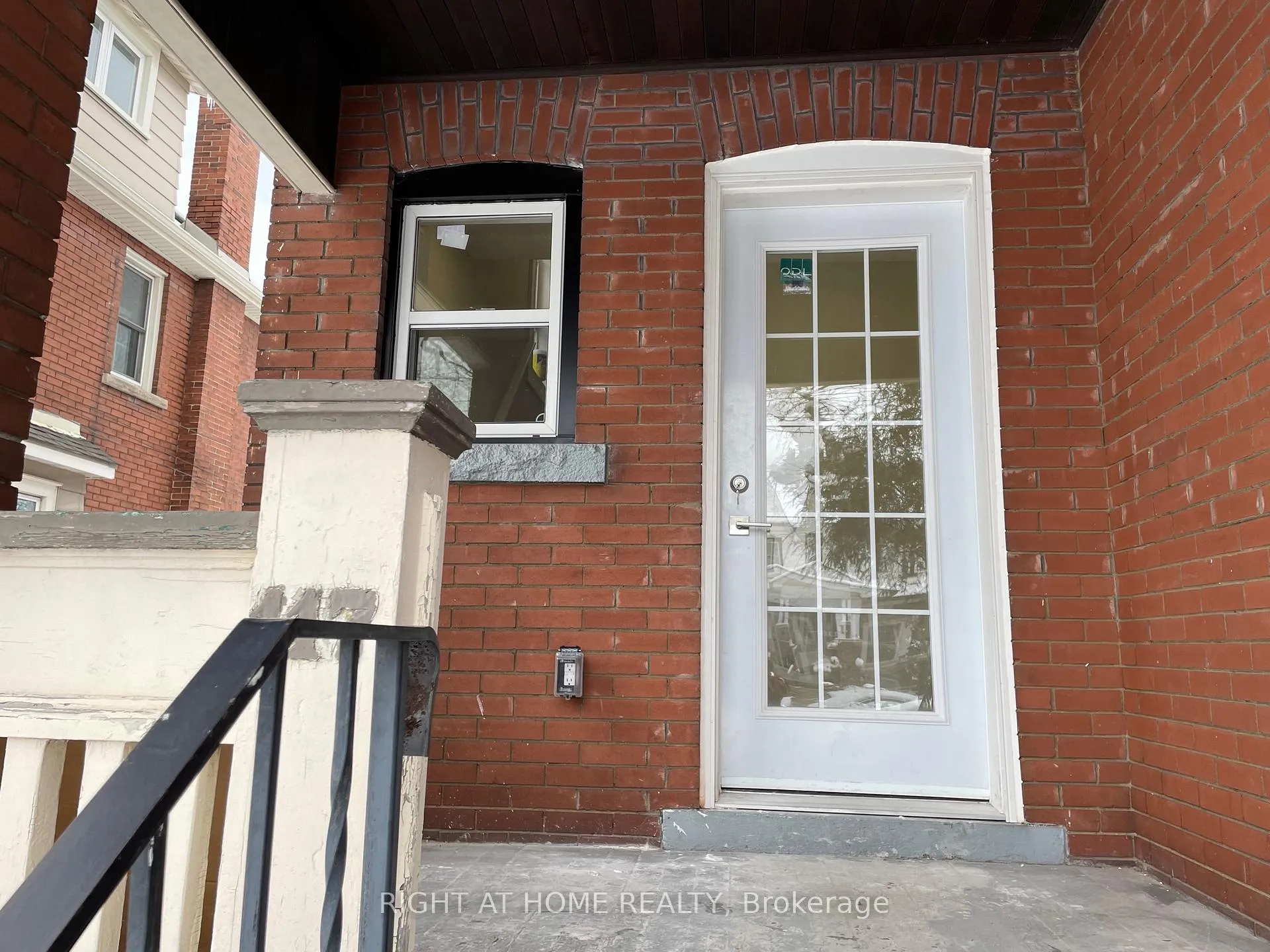 Photo 5 of Unit 2, 117 Huxley Avenue S, Hamilton, Delta — HOMEH