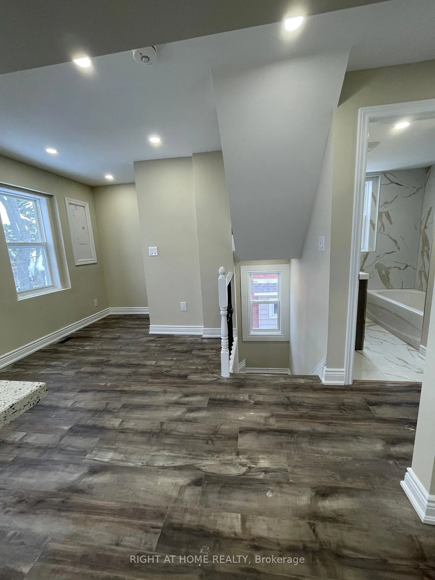 Photo 11 of Unit 2, 117 Huxley Avenue S, Hamilton, Delta — HOMEH