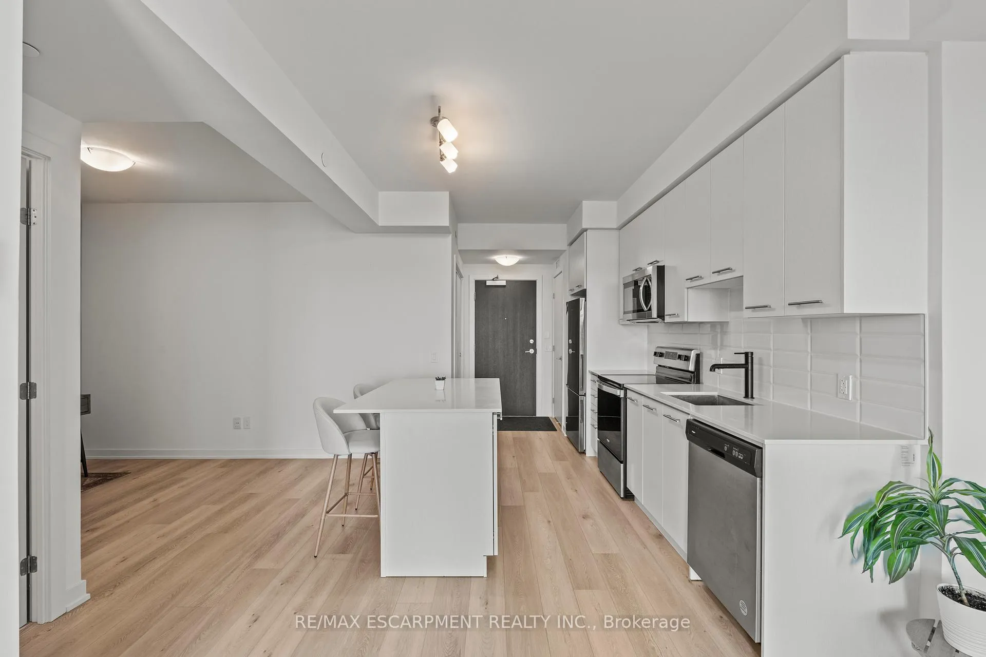 Photo 6 of Unit 1110, 385 Winston Road, Grimsby, Grimsby Beach — HOMEH