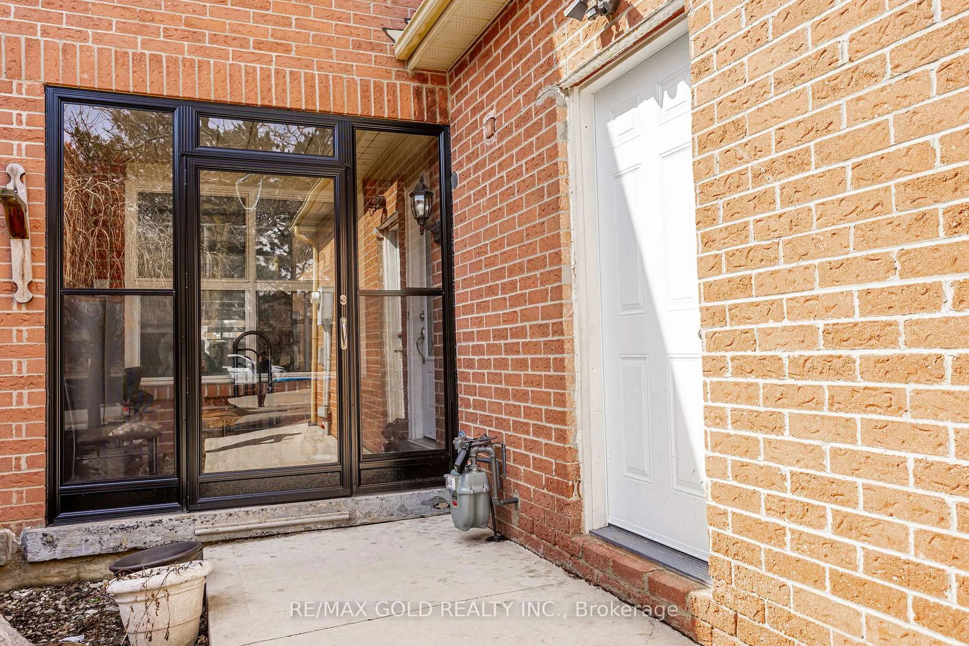 Photo 4 of 28 Silverstream Road, Brampton, Heart Lake West — HOMEH