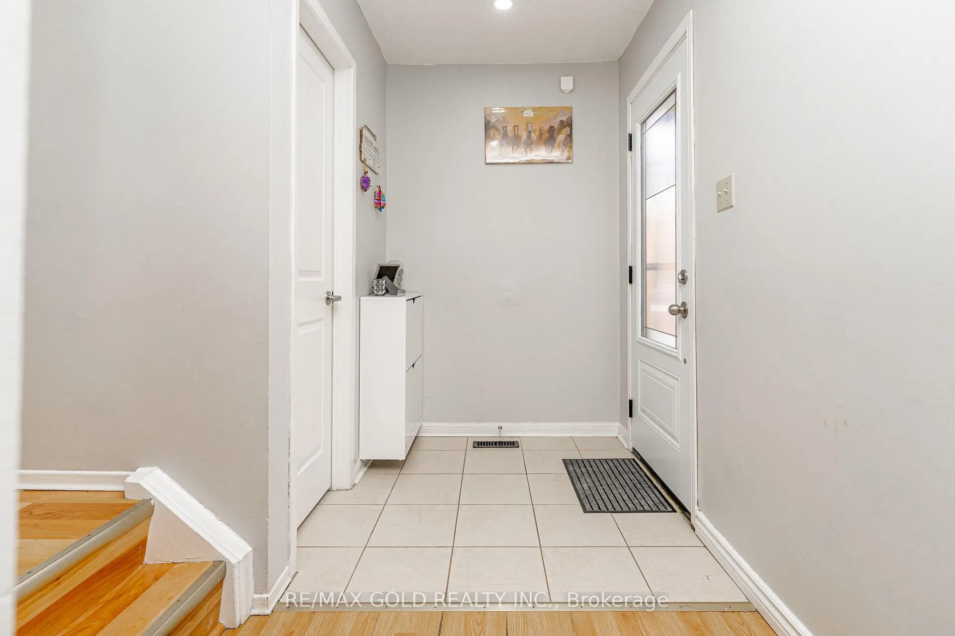 Photo 5 of 28 Silverstream Road, Brampton, Heart Lake West — HOMEH
