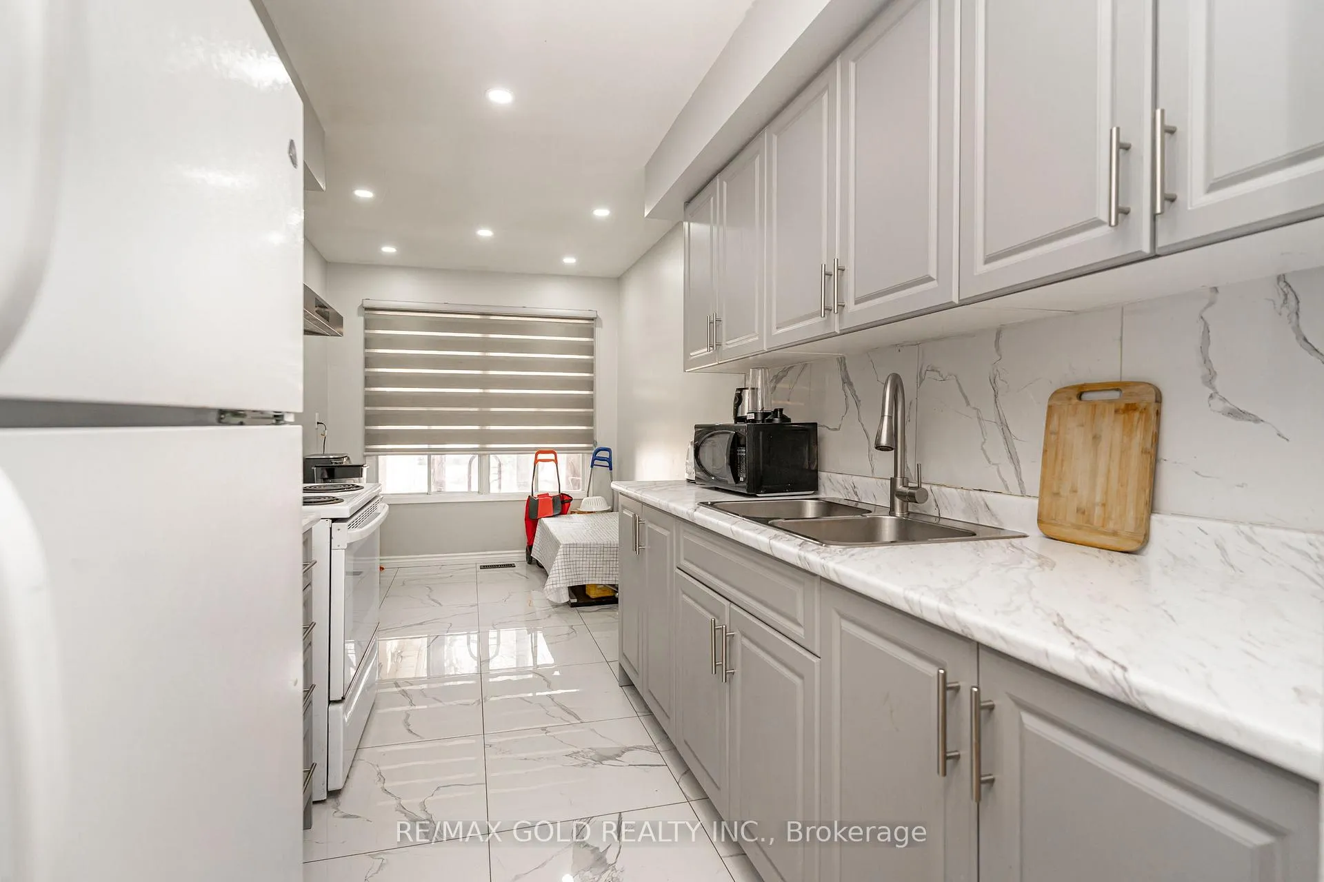Photo 12 of 28 Silverstream Road, Brampton, Heart Lake West — HOMEH